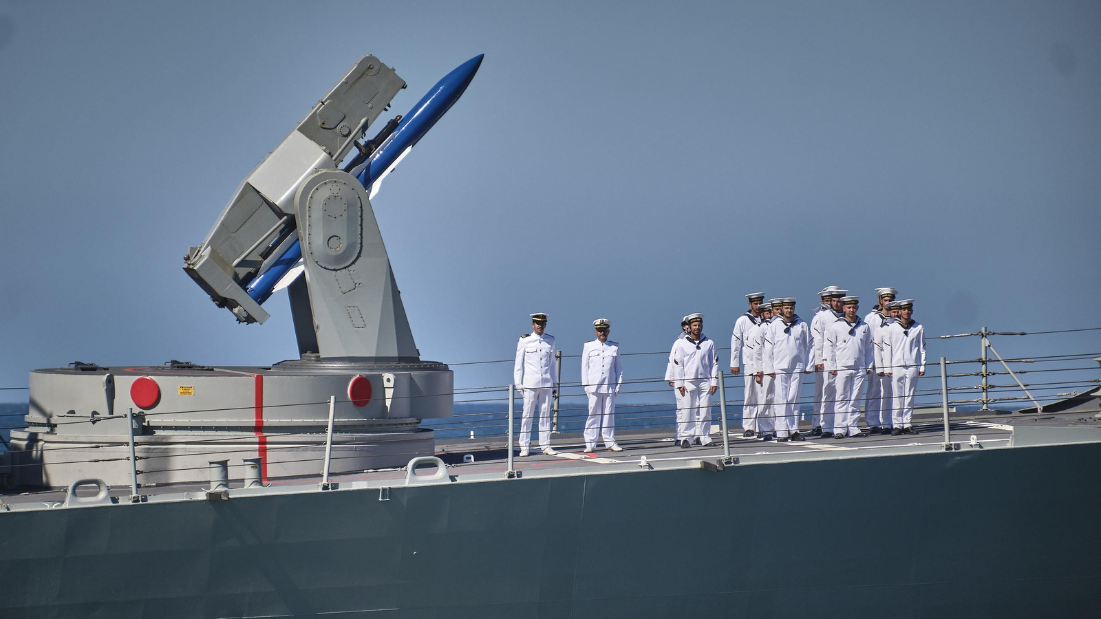 Parada naval y aérea en homenaje a Elcano en aguas de Sanlúcar. Parada naval y aérea en homenaje a Elcano en aguas de Sanlúcar.