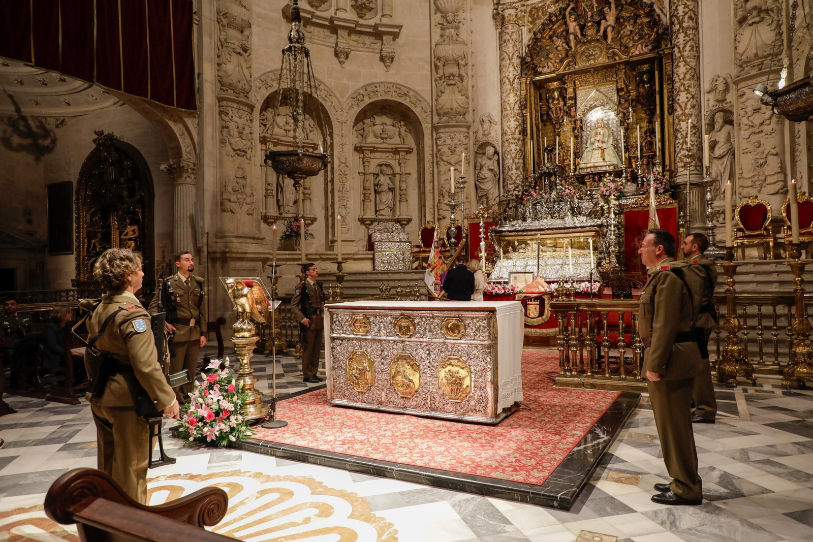 Apertura de la urna de San Fernando y Procesión de la Espada