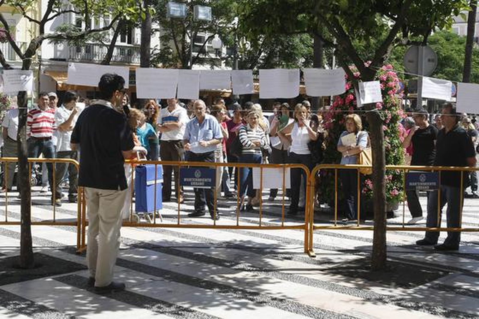 Más de 2.400 empleados públicos gaditanos secundan la huelga de funcionarios. 

Foto: José Braza