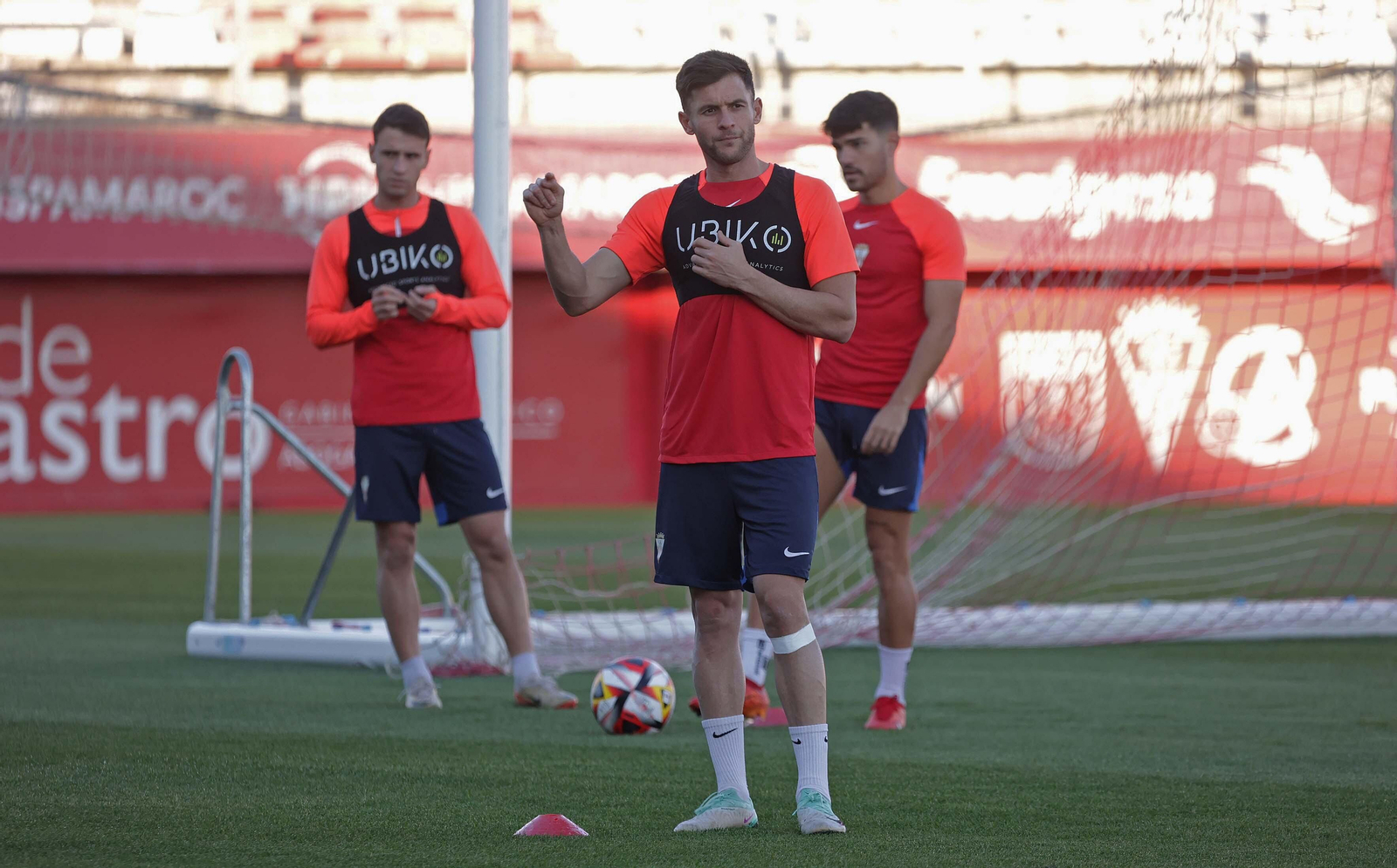 La vuelta a los entrenamientos del Algeciras después del descanso de Navidad, en imágenes