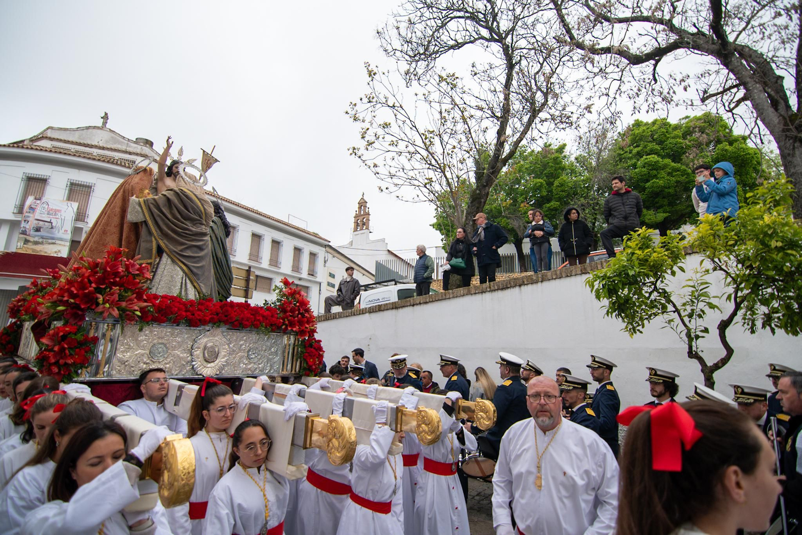 La procesión del Resucitado de Montilla y la Virgen de la Paz, en imágenes