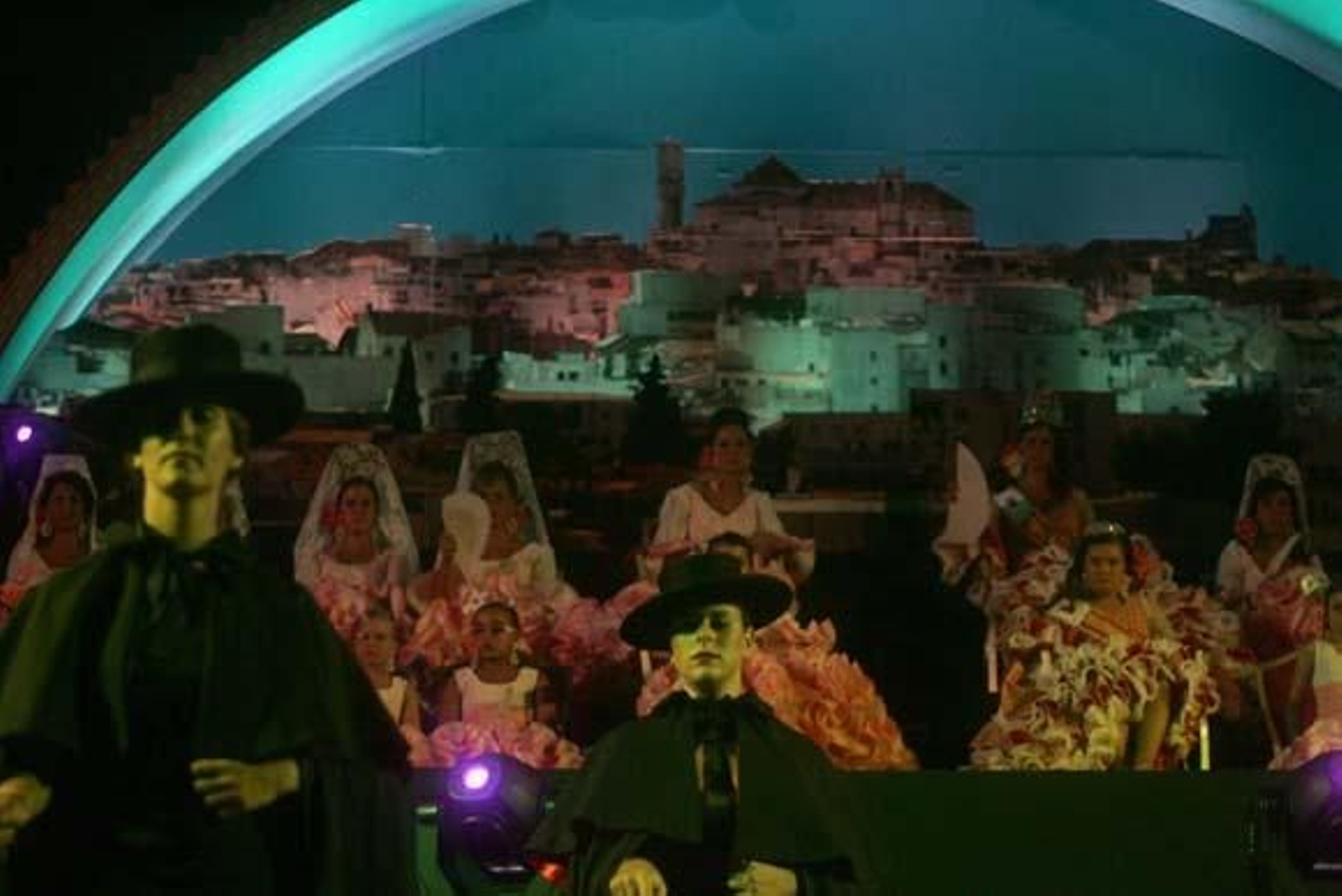 José Chamizo recuerda en el pregón su misión pastoral en San Roque y se procede a la coronación de la reina juvenil e infantil

Foto: J. M. Quinones