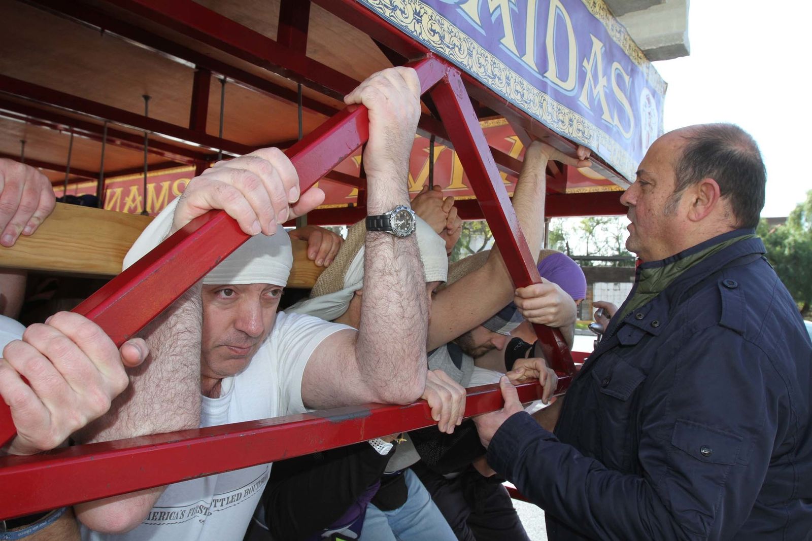 Imágenes del ensayo solidario de la Hermandad de Tres Caidas