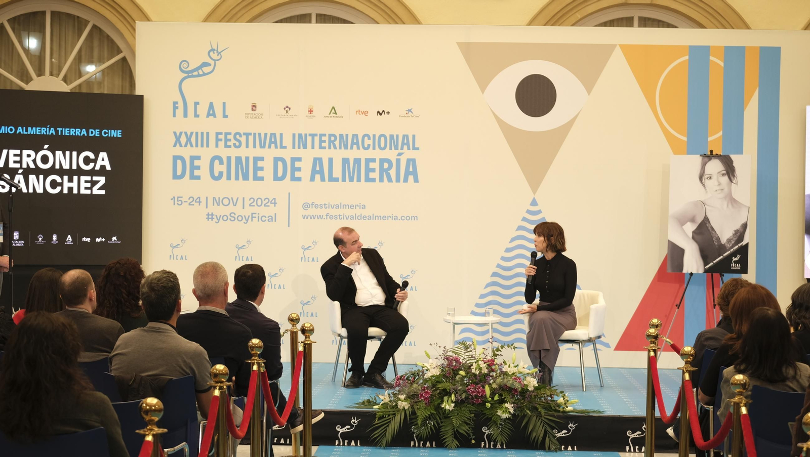 Verónica Sánchez, una estrella de FICAL en el Paseo de la Fama de Almería, en imágenes