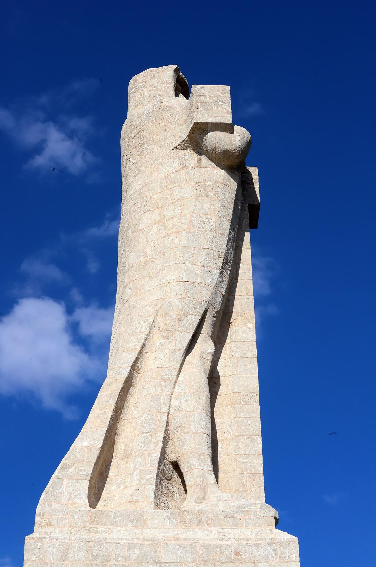 Imágenes del Monumento a Colón que ya se puede ver sin andamios en la Punta del Sebo