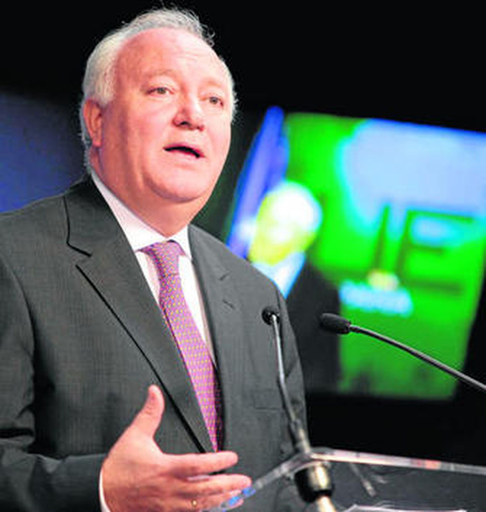 Moratinos responde a una de las preguntas sobre el secuestro ayer, en una comparecencia en Bruselas.