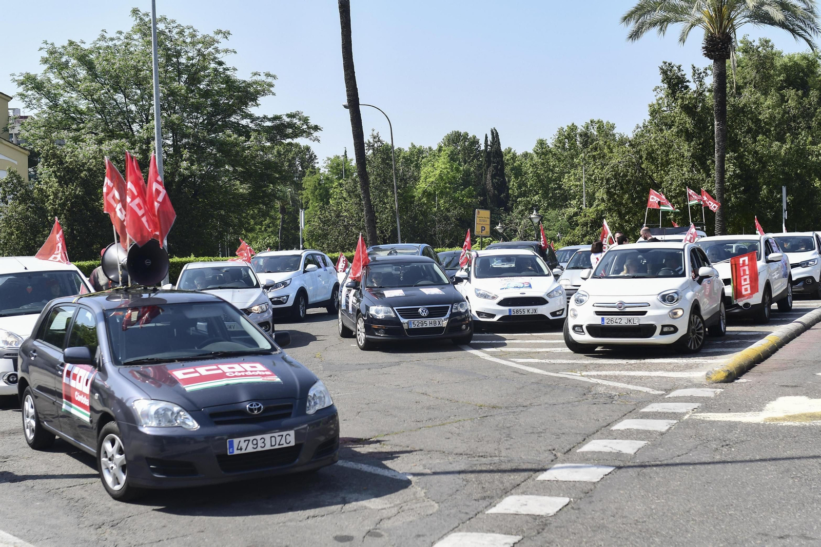 Un momento de la caravana, que partió desde la glorieta de Cruz Roja.