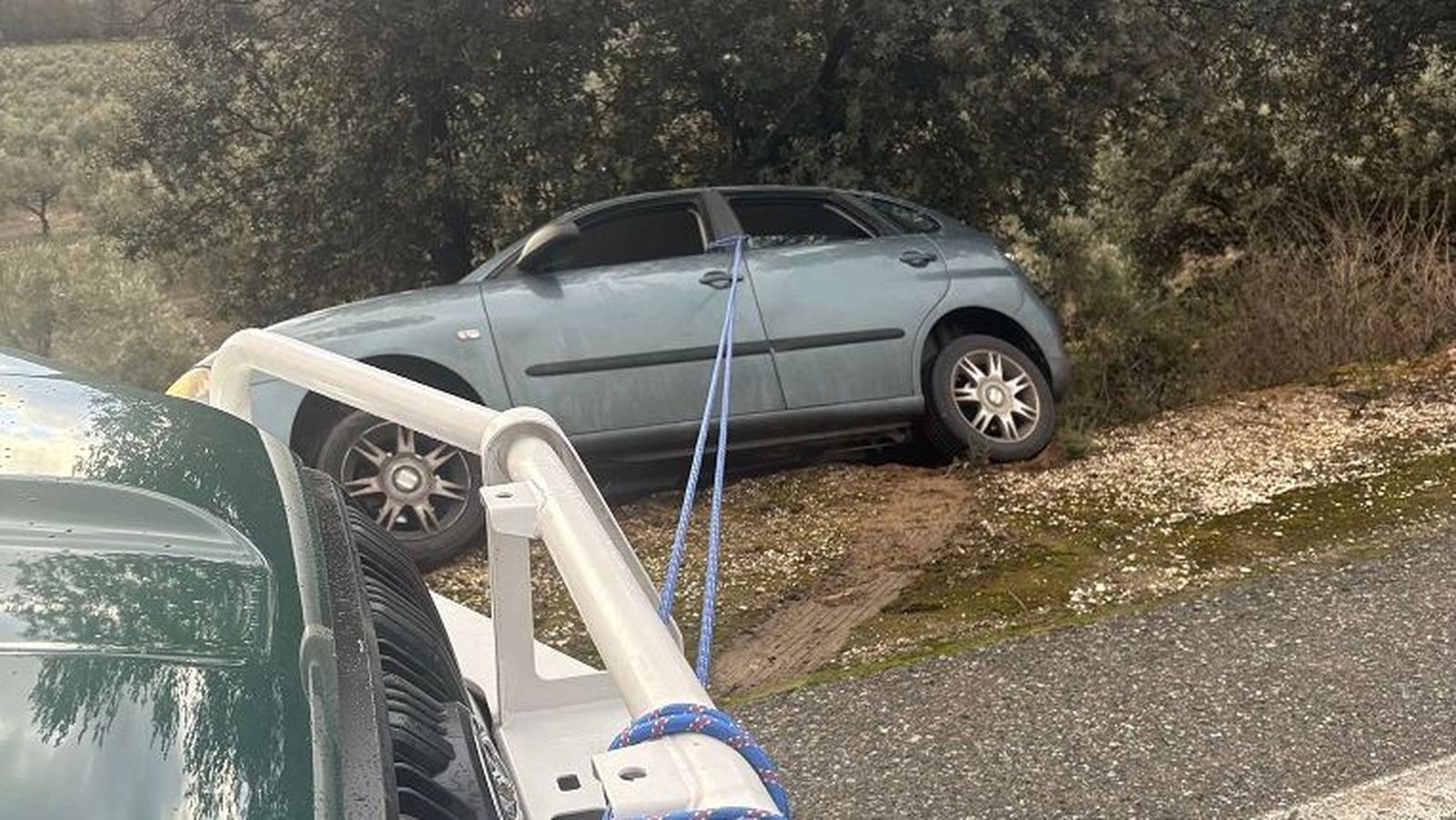 Vehículo accidentado en Moclín