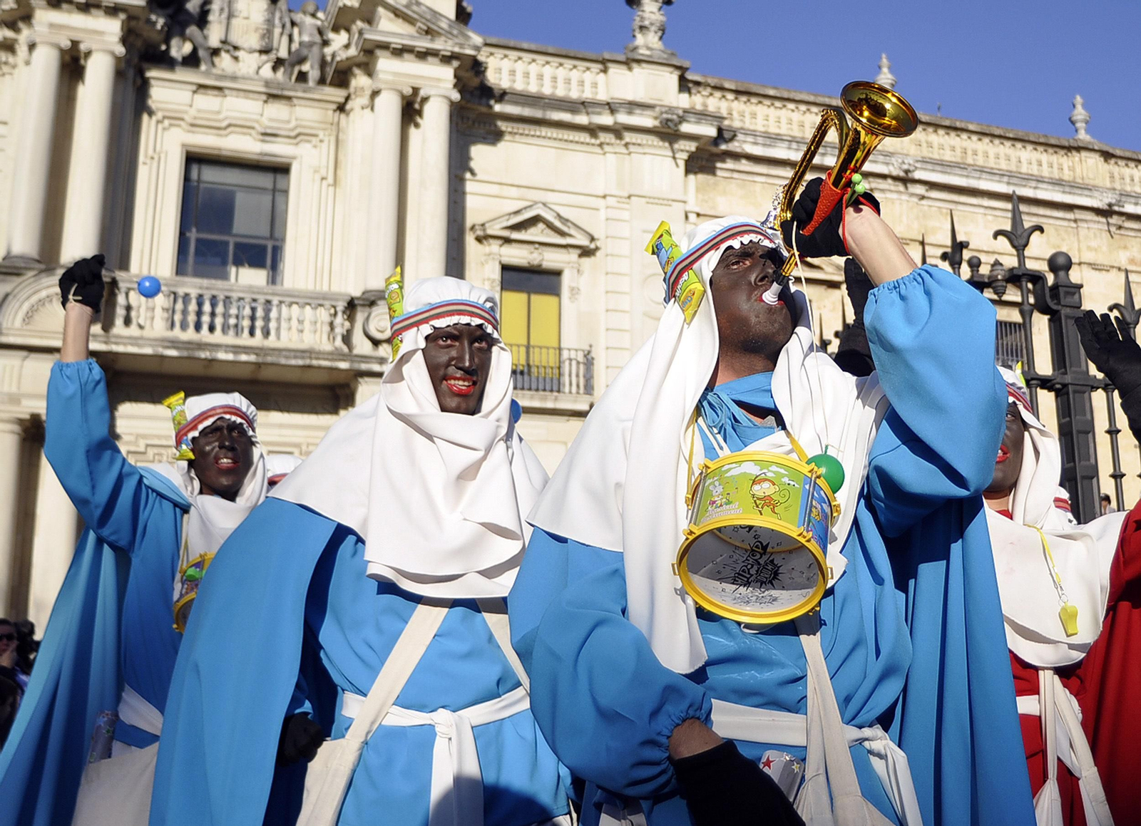 Varios Beduinos en el cortejo de la Cabalgata de los Reyes Magos.