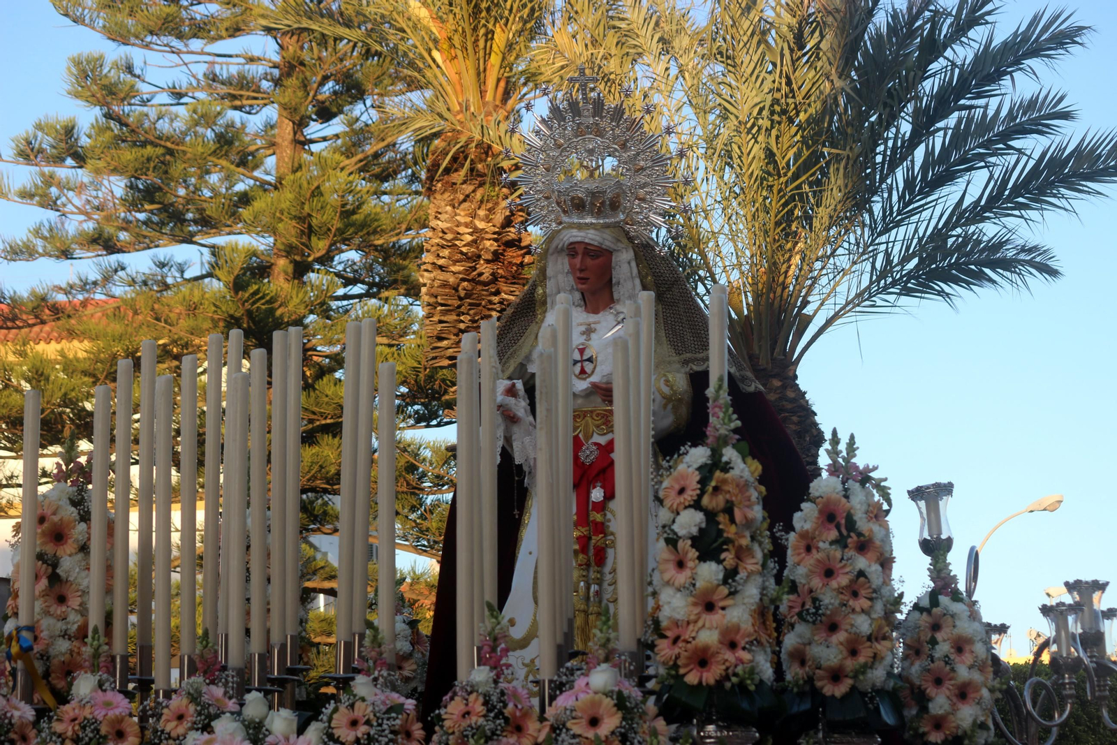 Las imágenes del Jueves Santo en Puerto Real: Medinaceli