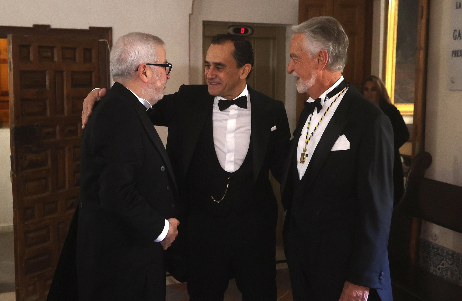 SALVADOR MORALES CONDE TOMA POSESION DE LA PLAZA DE ACADEMICO DE NUMERO DE LA REAL ACADEMIA DE MEDICINA Y CIRUJIA DE SEVILLA