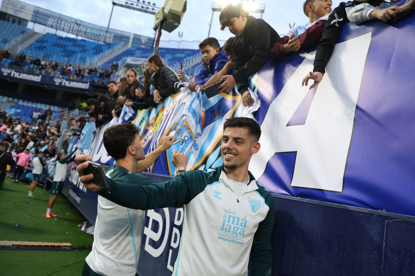 Búscate en las fotos del entrenamiento del Málaga CF en La Rosaleda
