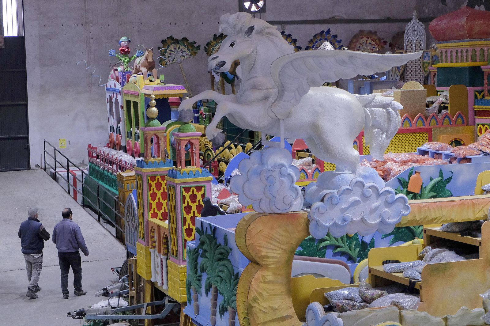 Los preparativos de la Cabalgata de Reyes Magos de Sevilla, en imágenes