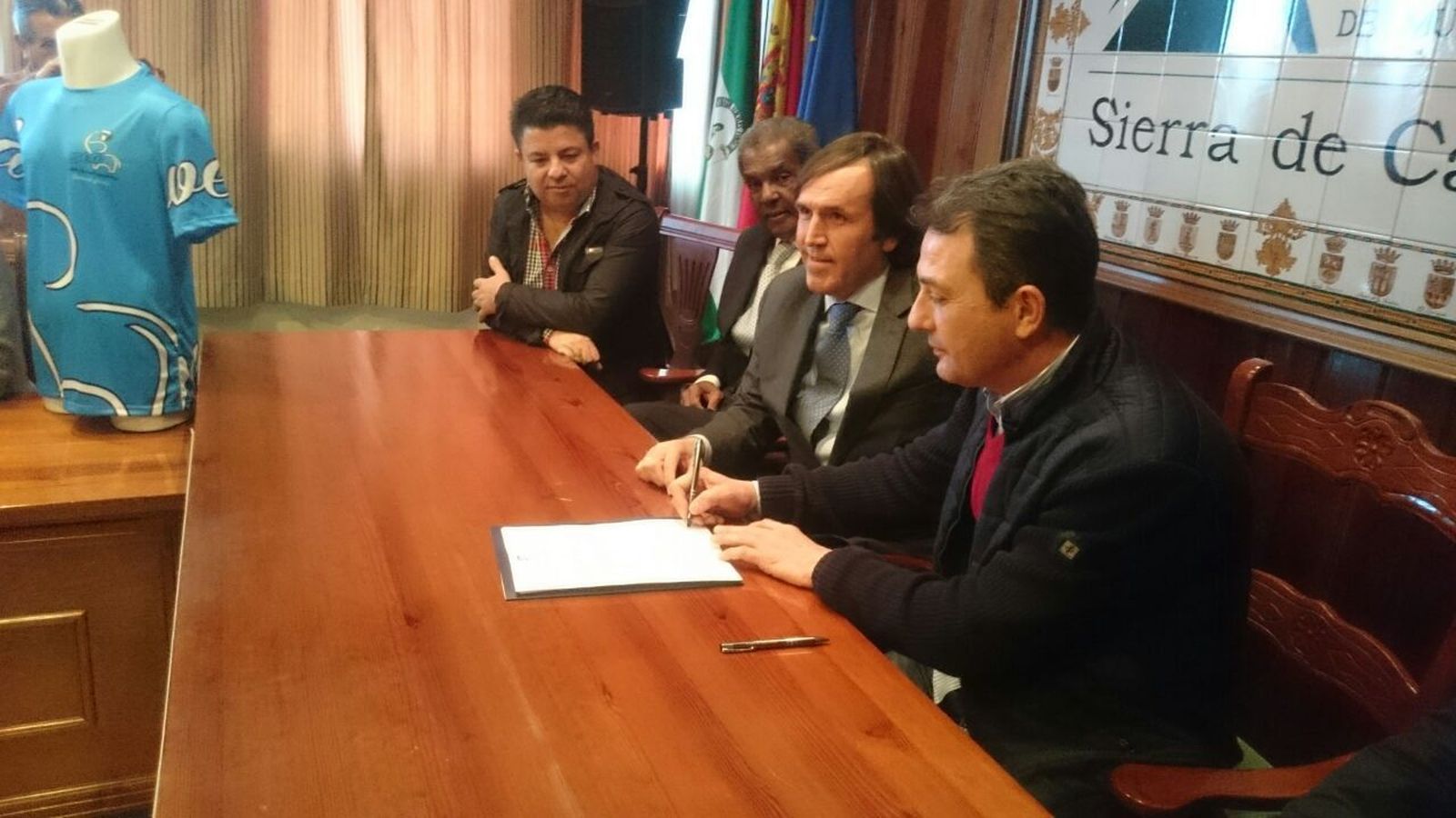 La sede de la Mancomunidad de Municipios de la Sierra de Cádiz, en Villamartín, acogió el acto de la firma.