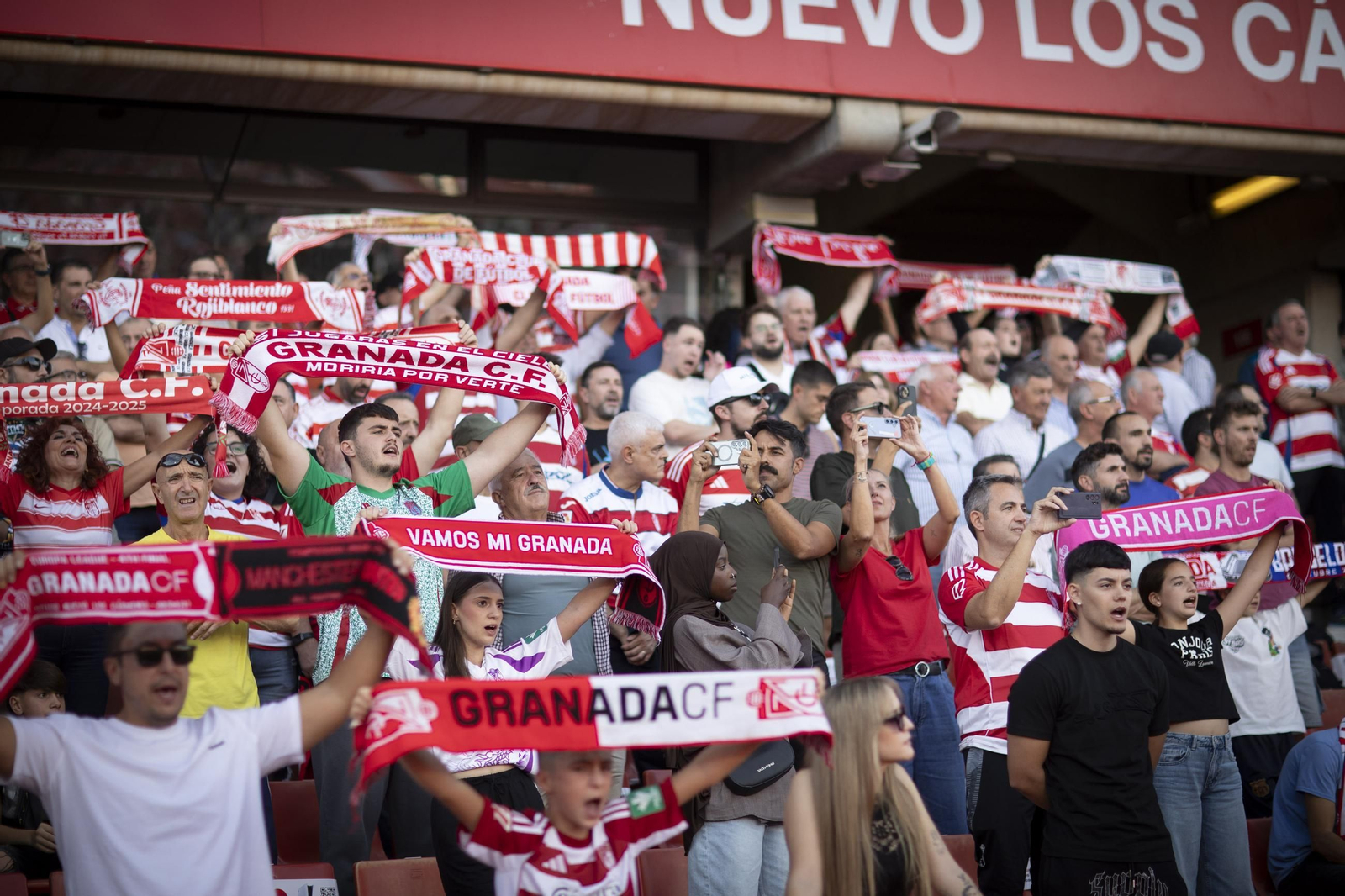 Encuéntrate en la grada del Nuevo Los Cármenes