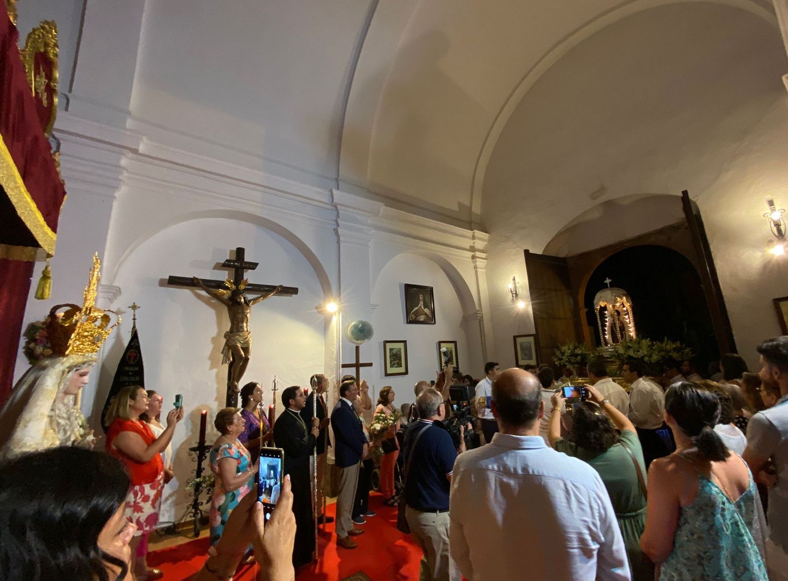 El momento del encuentro en la ermita de las Angustias.
