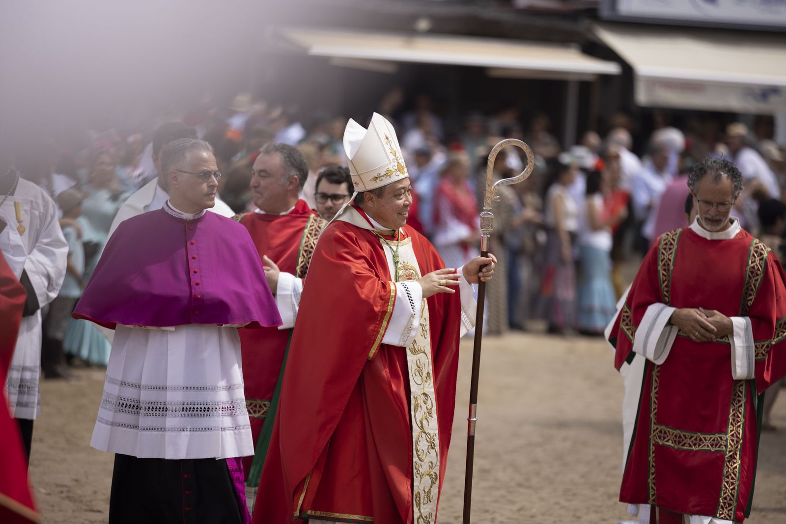 El Rocio 2023: Imágenes de la misa Pontifical del Domingo de Pentecostés