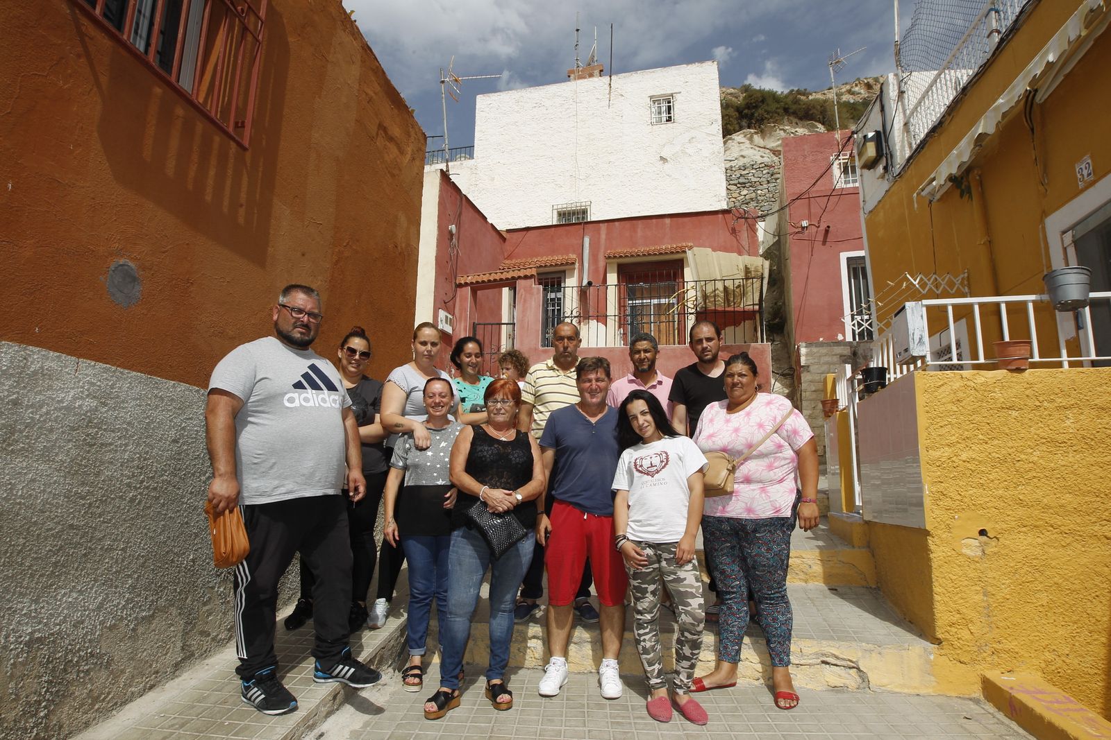 Los desalojados de las Cuevas de las Palomas de Pescadería regresan a casa