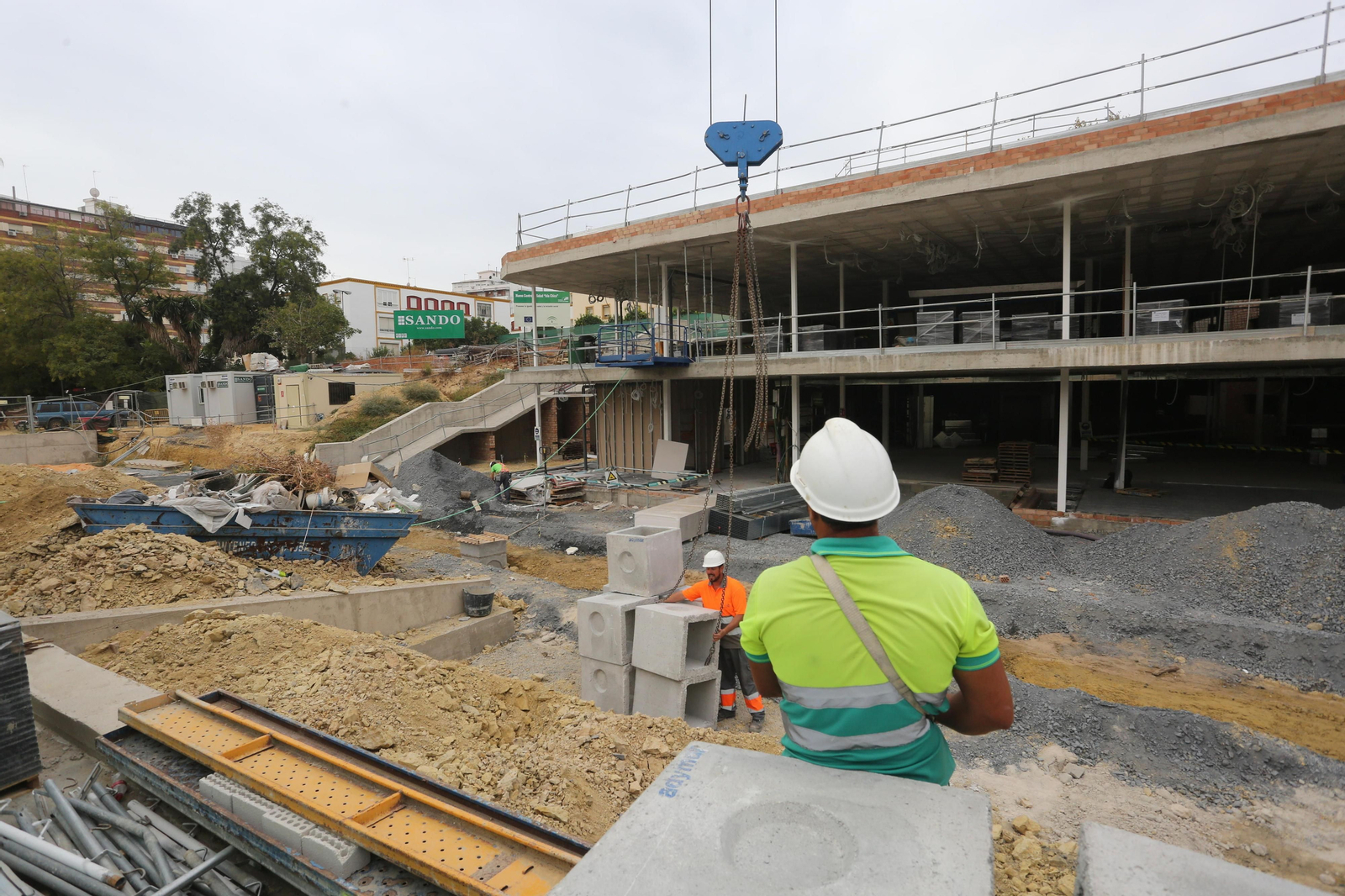 Obras de construcción de un centro de salud en Huelva.