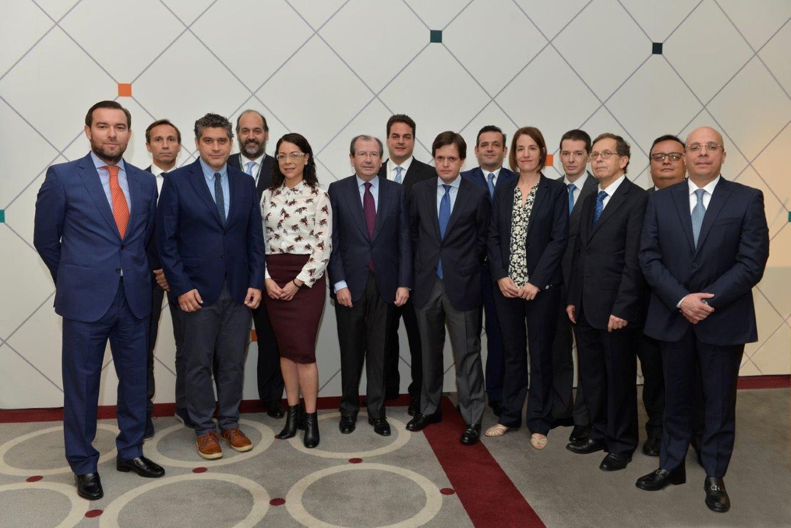 Luis Collado Moreno, primero por la izquierda, junto a los demás nuevos socios de Garrigues.