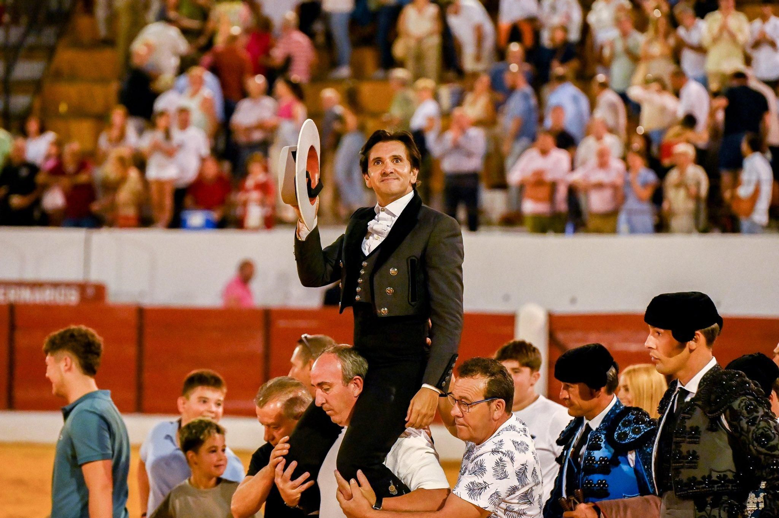 Diego Ventura a hombros en Villanueva del Arzobispo.