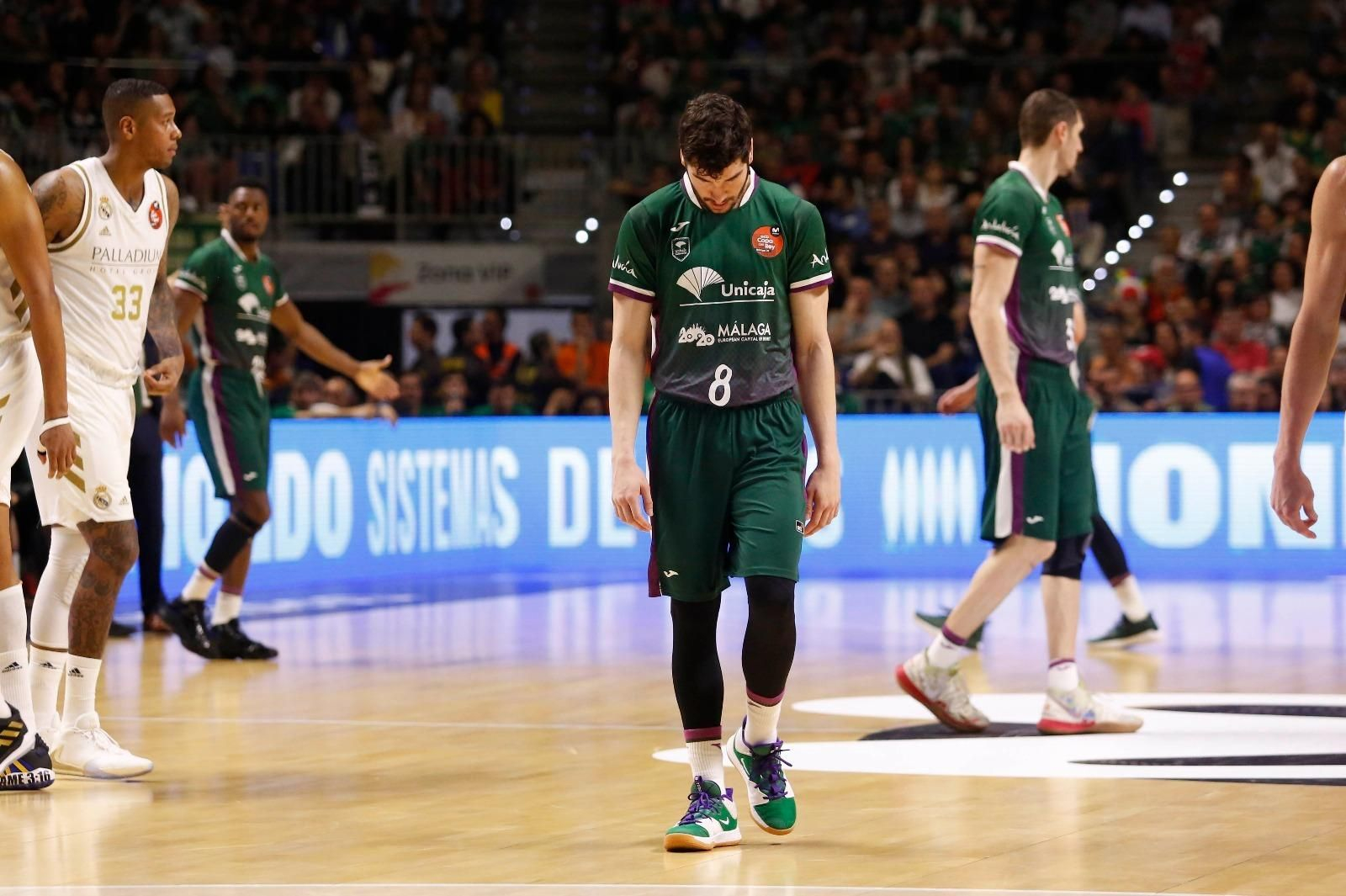 Darío Brizuela, cabizbajo durante el partido. Darío Brizuela, cabizbajo durante el partido.