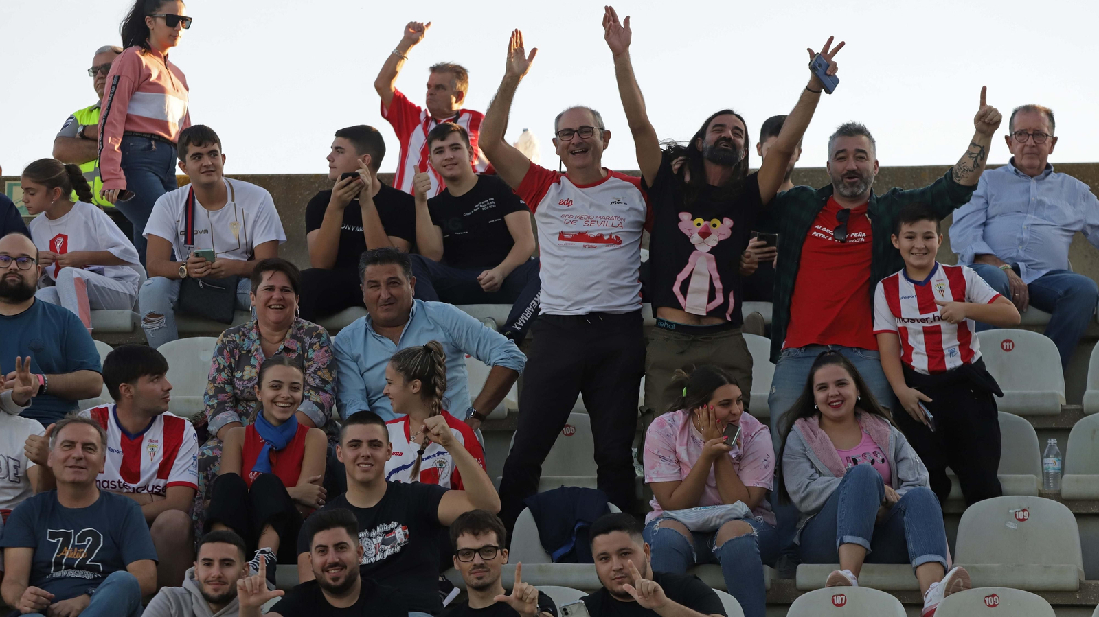 Fotos de la afición en el Nuevo Mirador
