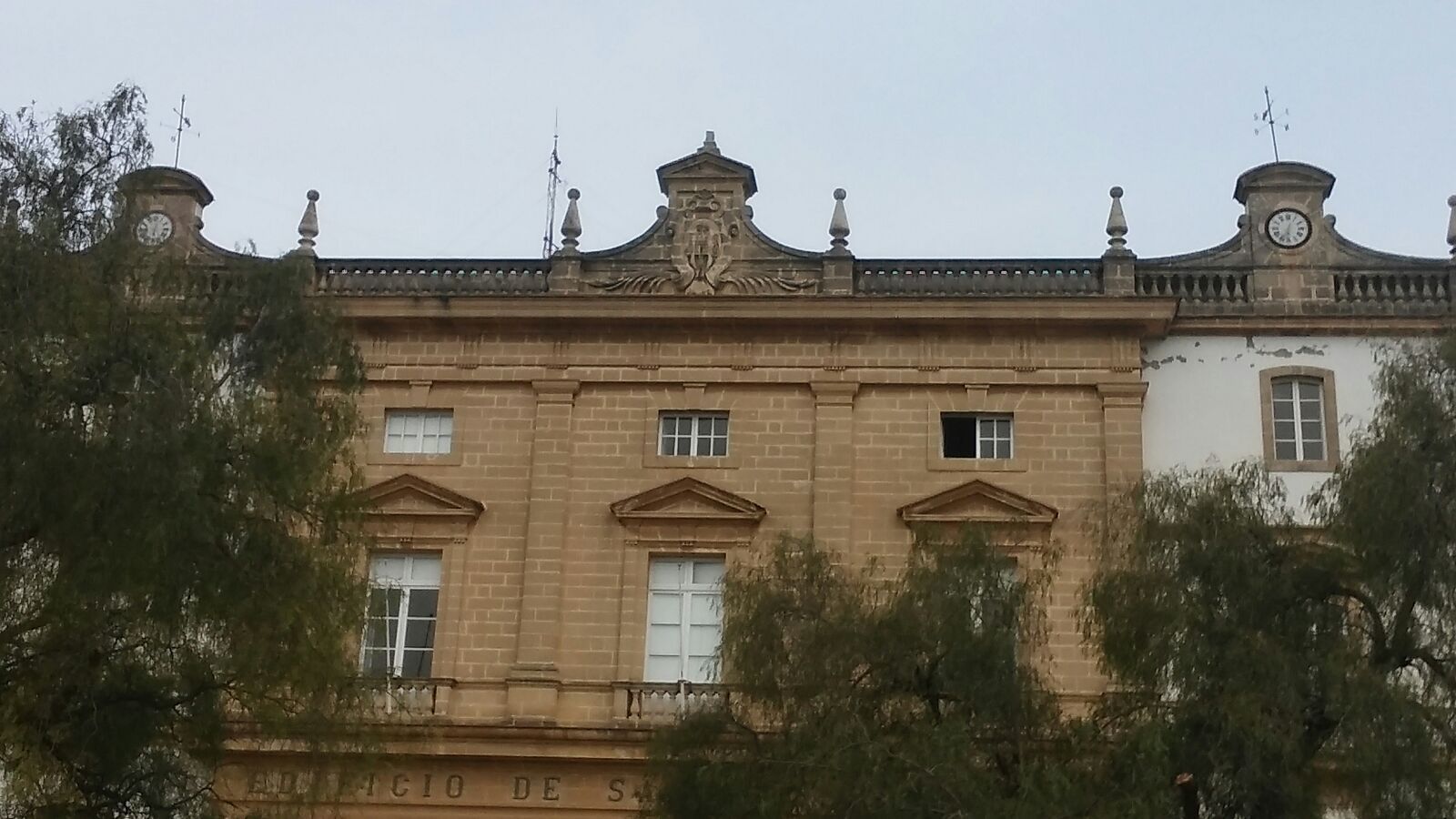 Se cae la cruz del edificio San Luis Gonzaga
