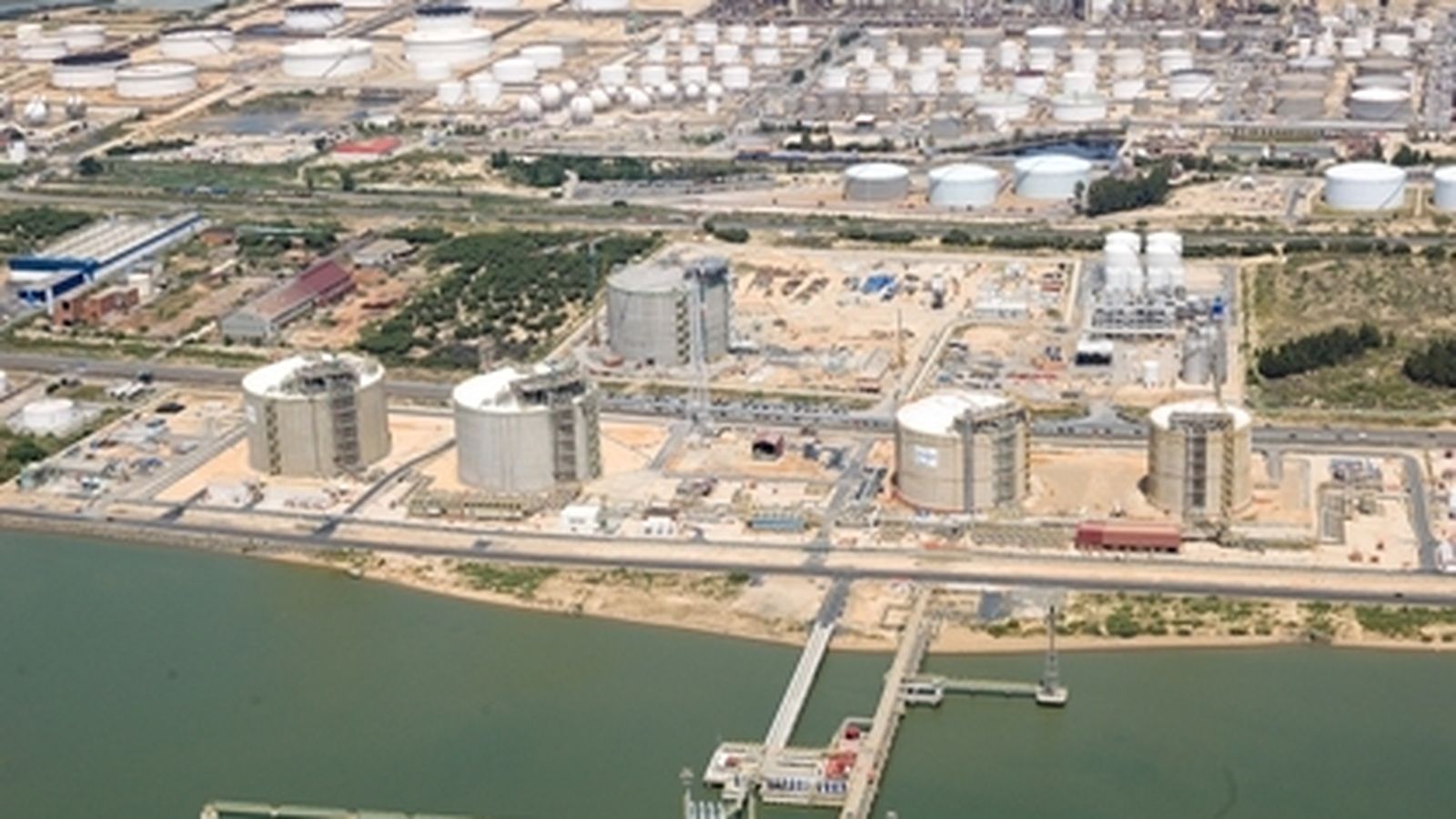 Pantalán de Enagás en Huelva