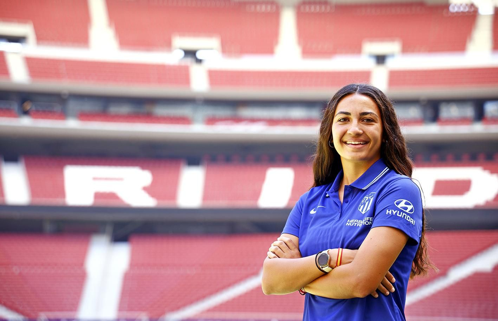 Wifi posa como jugadora del Atlético de Madrid.