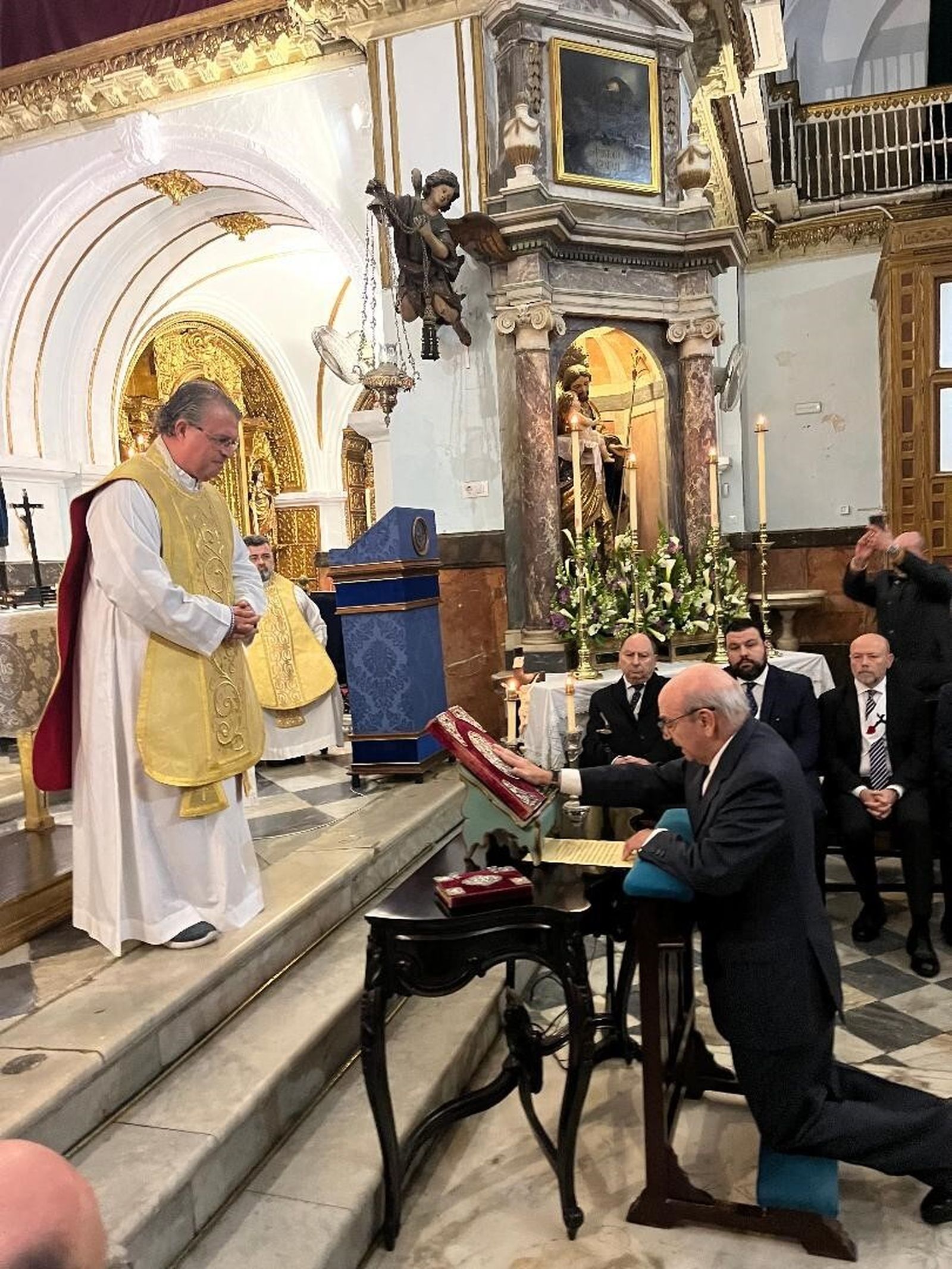 El Hermano Mayor de la Santa Caridad, José María Caravaca de Coca, durante la toma de posesión.
