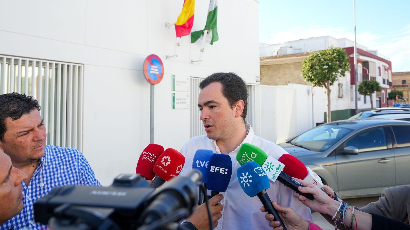 Álvaro Aznar, abogado del linense Francisco Javier Martín, conocido como Kiko 'El Cabra'. Álvaro Aznar, abogado del linense Francisco Javier Martín, conocido como Kiko 'El Cabra'.