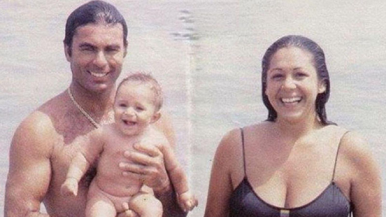 El torero, con su segunda esposa, Isabel Pantoja, y su hijo Francisco José, Kiko.