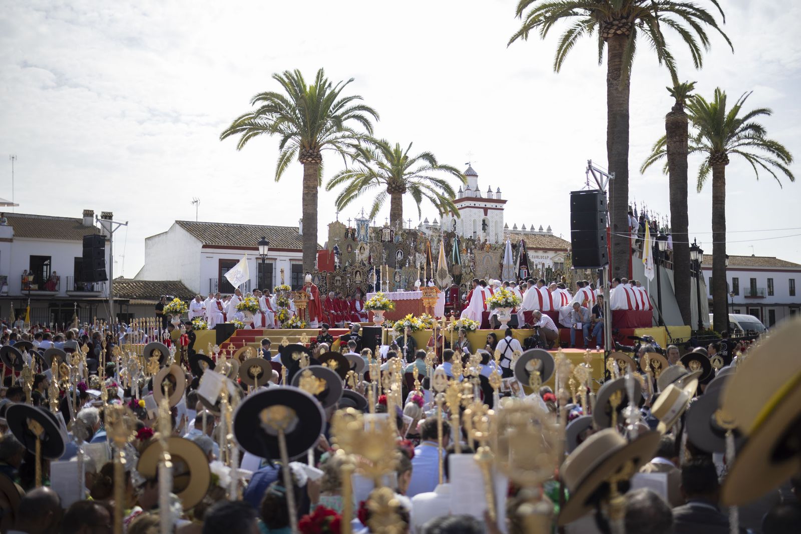 El Rocio 2023: Imágenes de la misa Pontifical del Domingo de Pentecostés