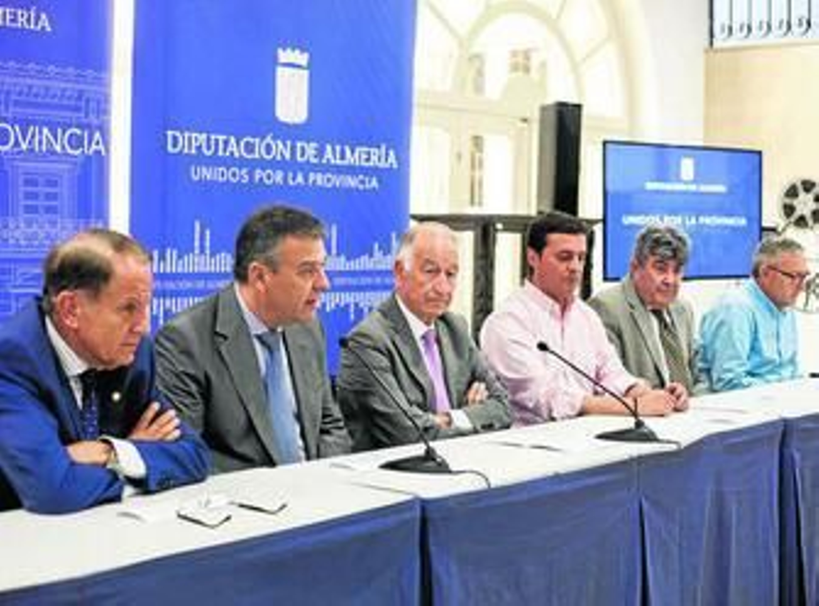 El Palacio Provincial acogió ayer la firma de este convenio de colaboración con Endesa.