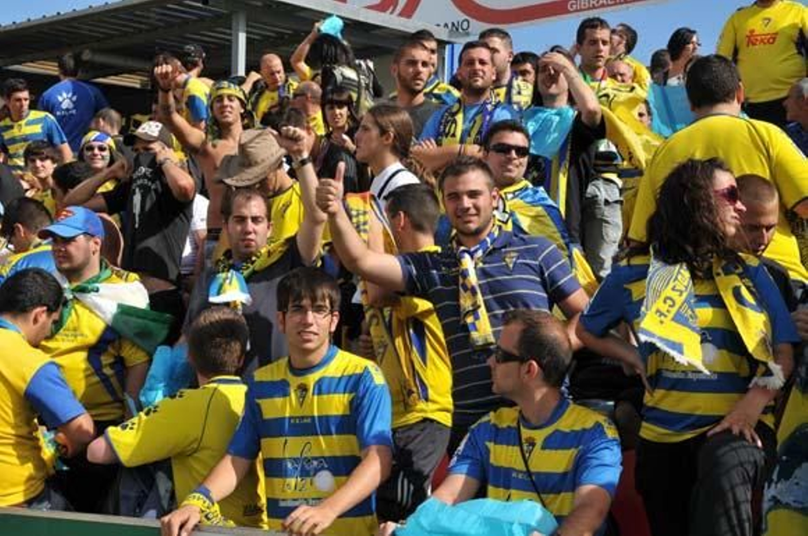 El equipo amarillo vuelve a los puestos de descenso y se complica la vida al perder por dos goles a uno frente al Huesca

Foto: LOF