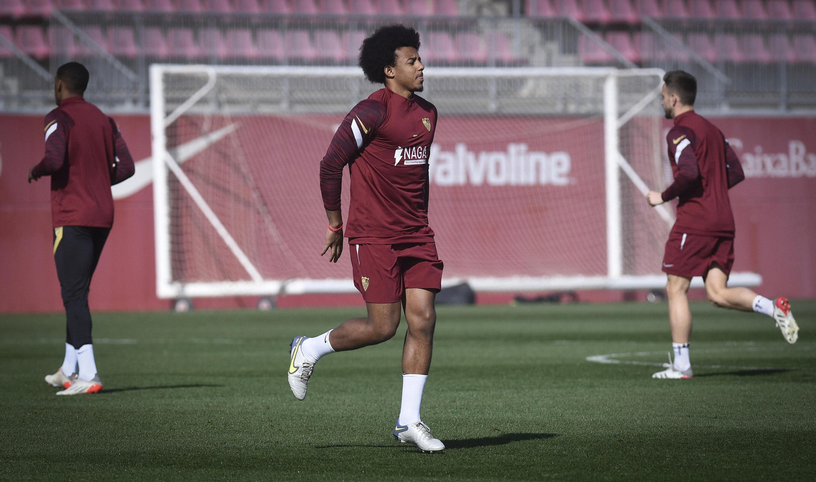 Jules Koundé, en un entrenamiento del Sevilla.