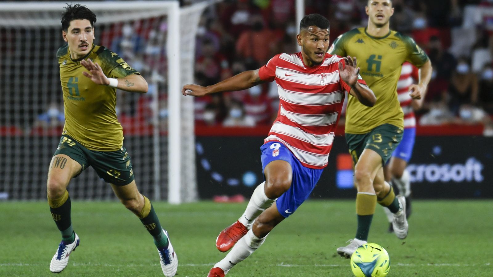 Luis Suárez volvió a ser el hombre más peligroso del Granada CF.