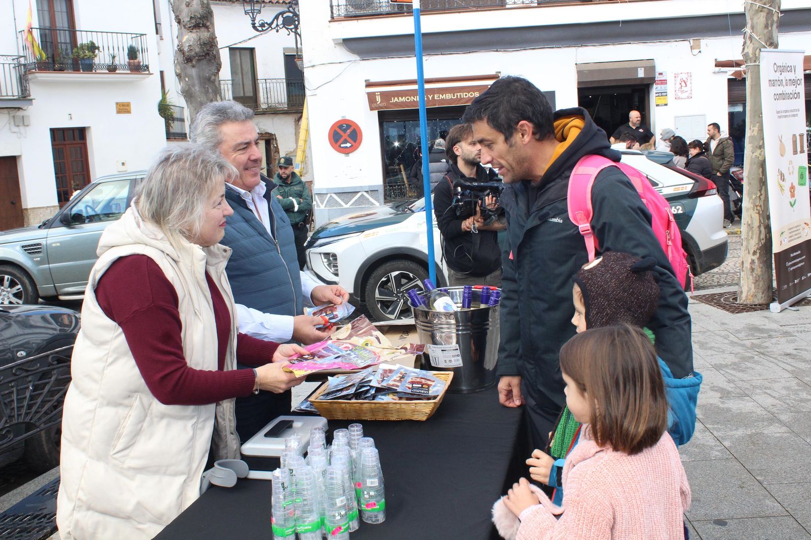 Fotografías de cómo son las Precampanadas de Jabugo con 12 lonchas de jamón