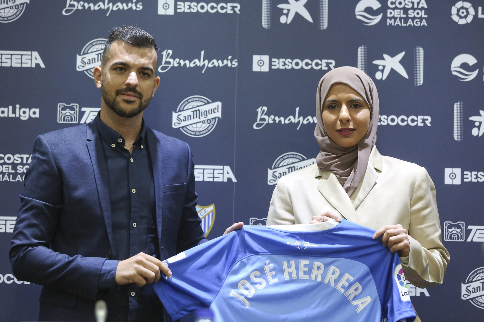 Las fotos de la presentación de José Herrera como entrenador del Málaga Femenino