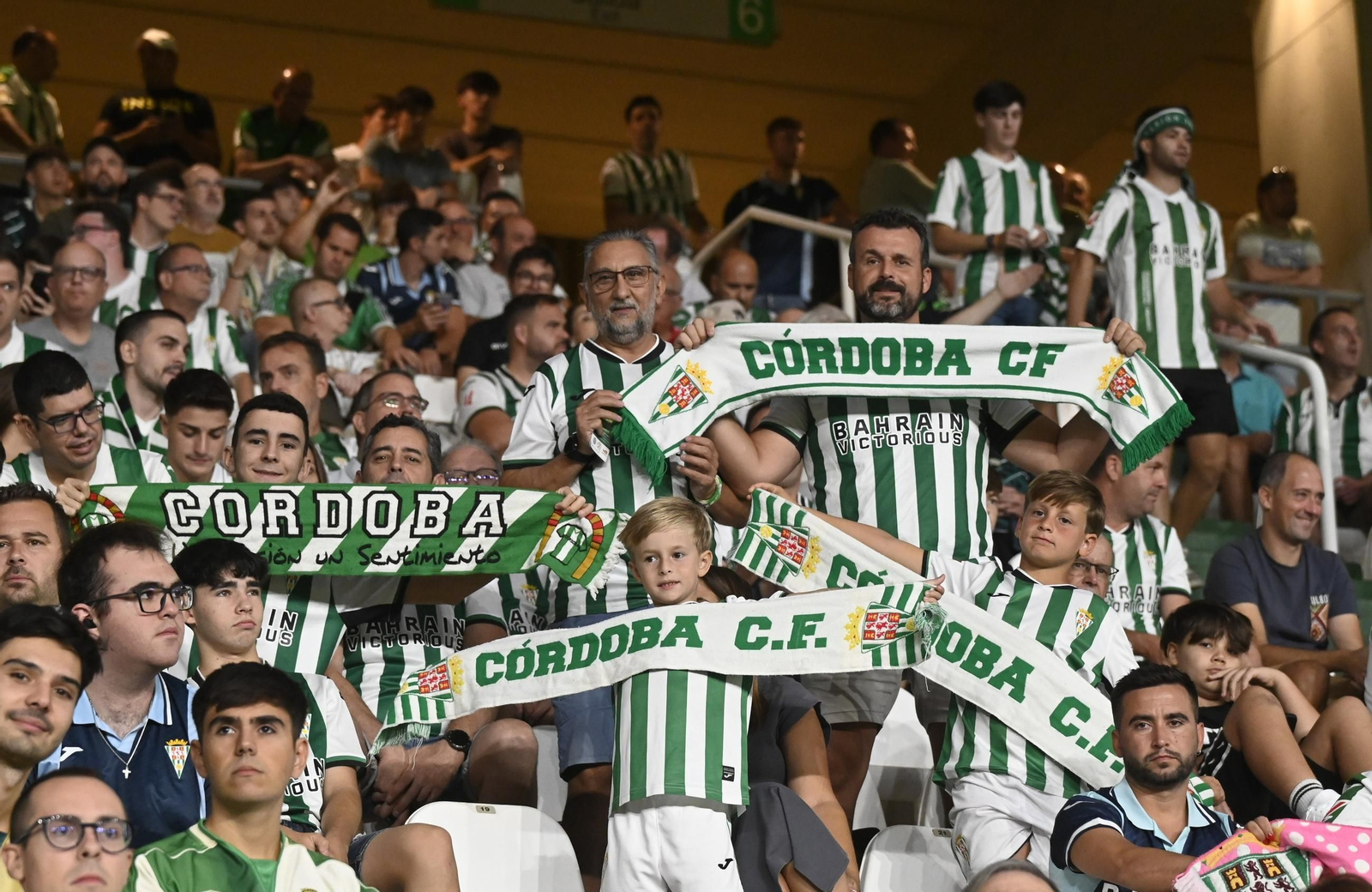 Las mejores fotos del ambiente en El Arcángel para el Córdoba CF - Racing de Santander