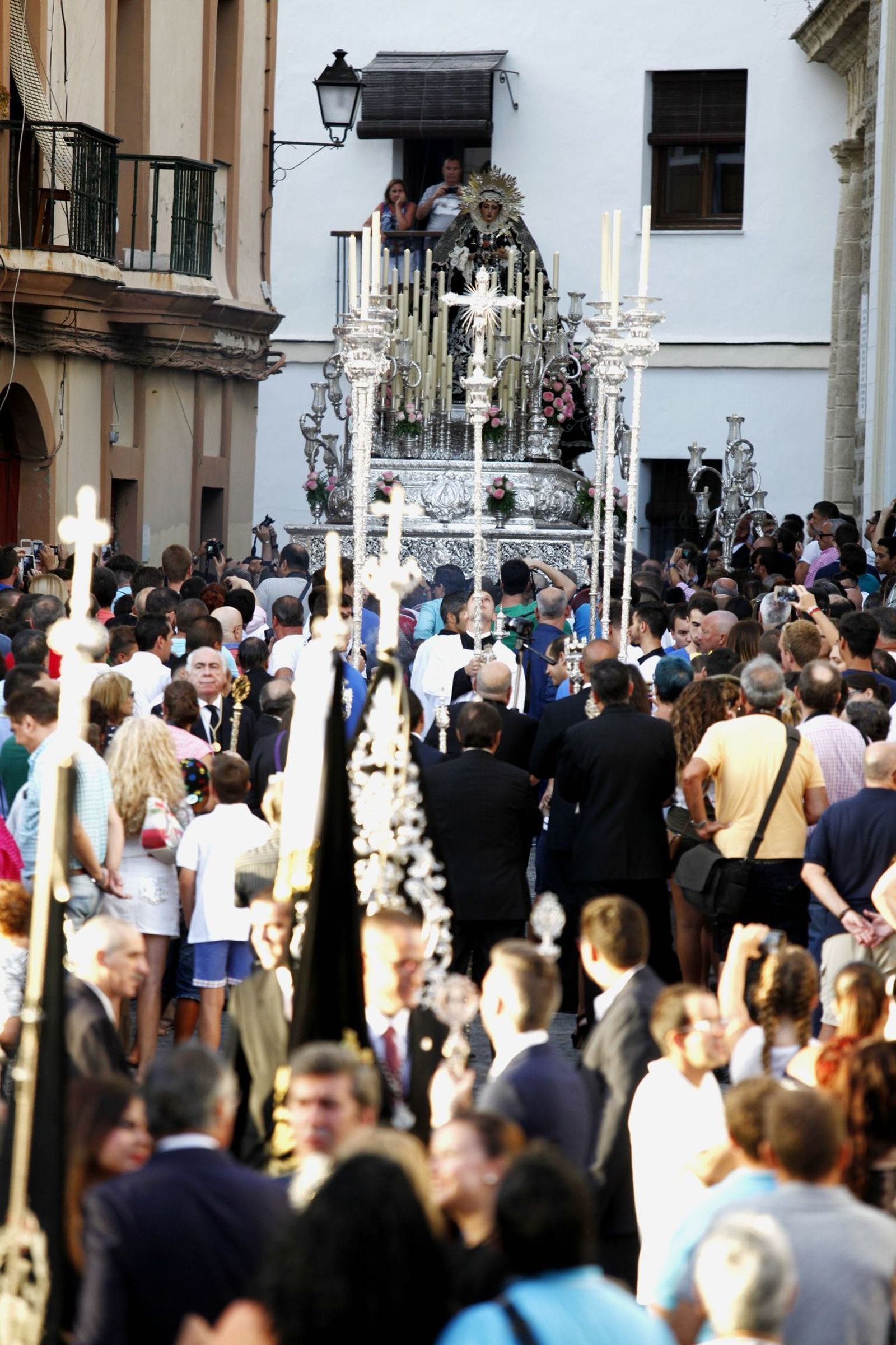 El cortejo se dirigió al Campo del Sur tras salir de Santa María.