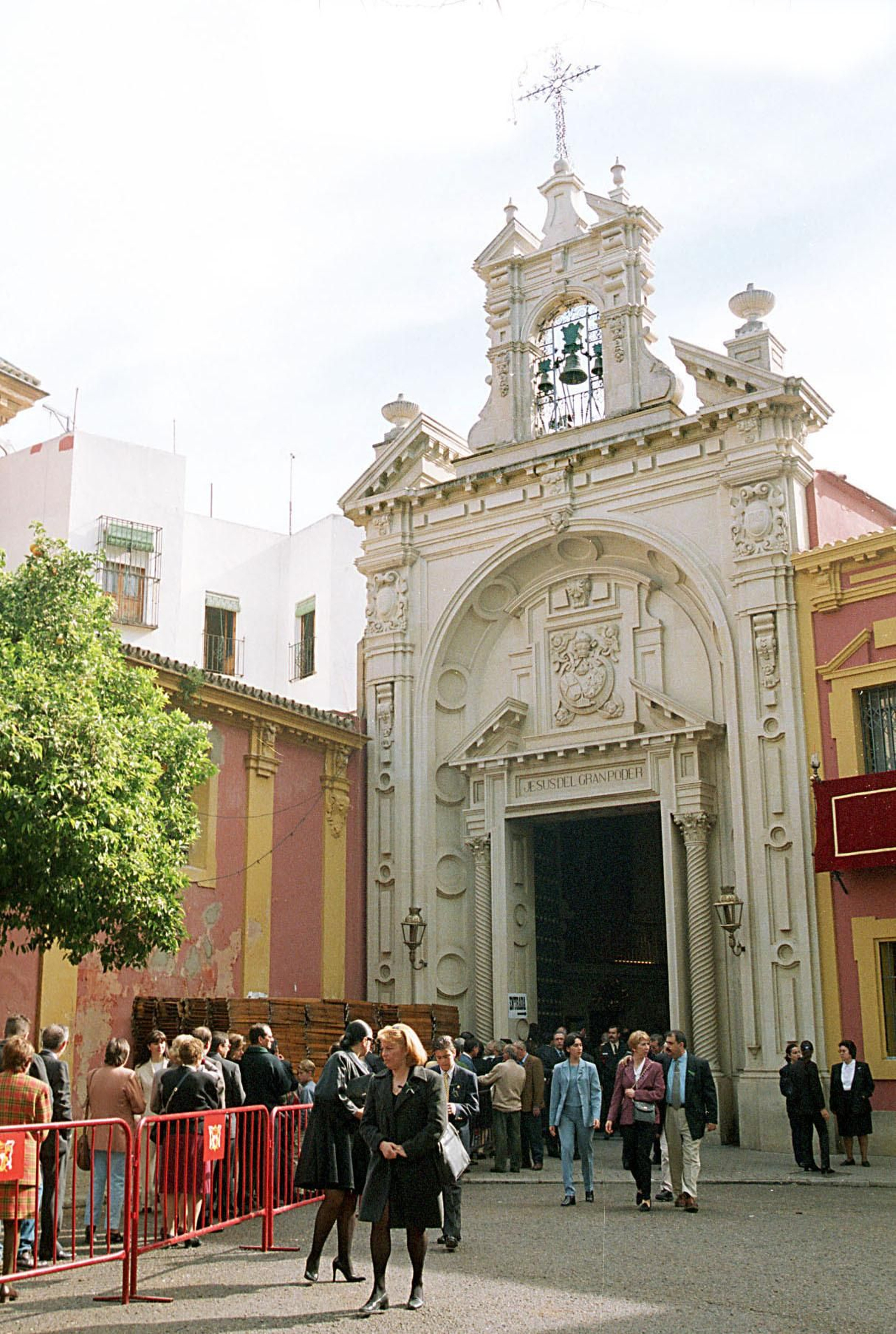 Fachada de la Basílica del Gran Poder.