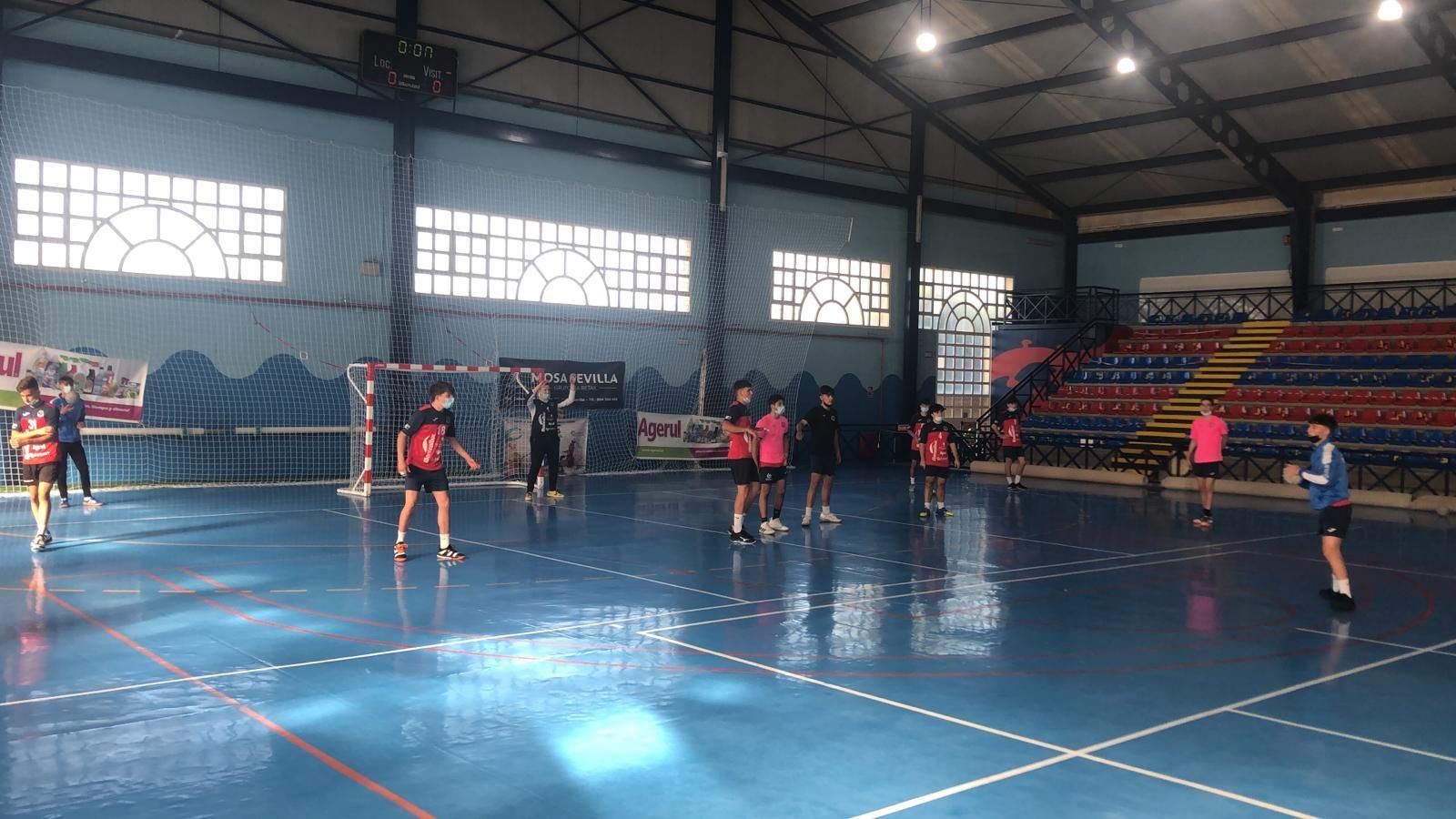 Una imagen del calentamiento previo del Montequinto.