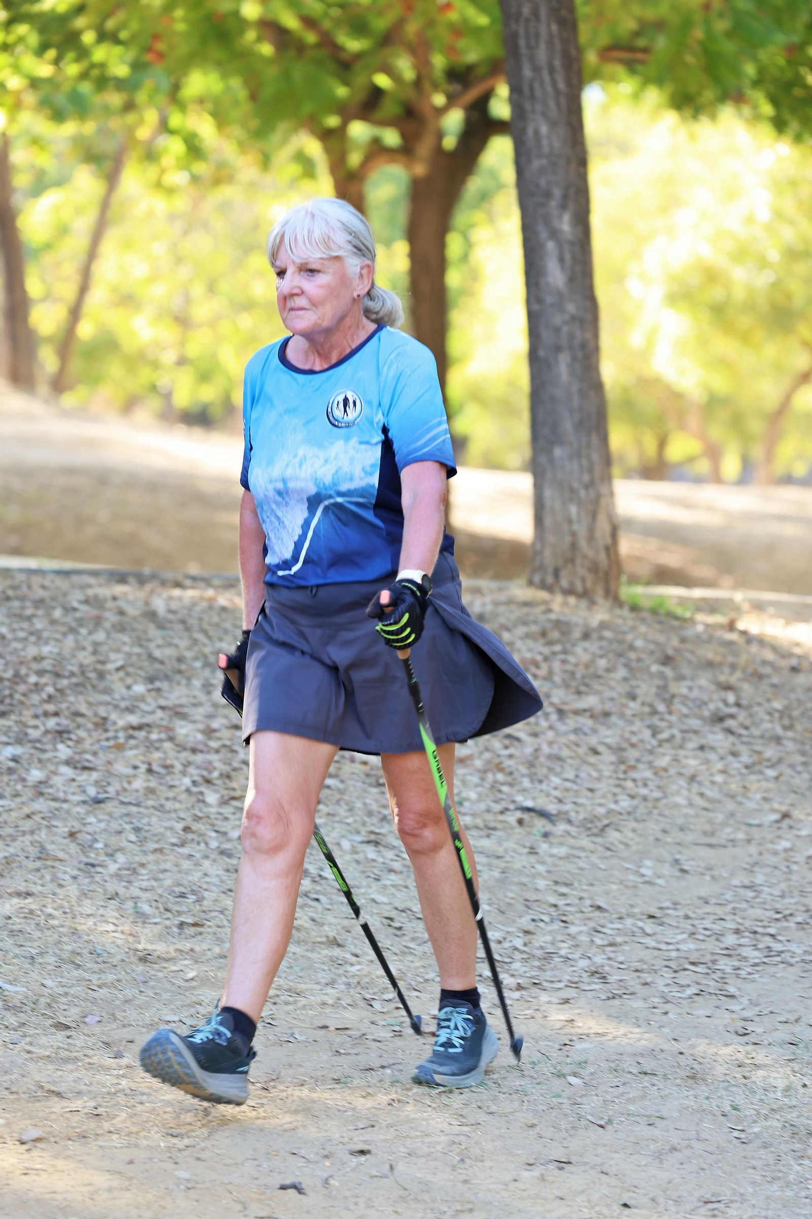 Imágenes de un entrenamiento de marcha nórdica del CD Multideportes