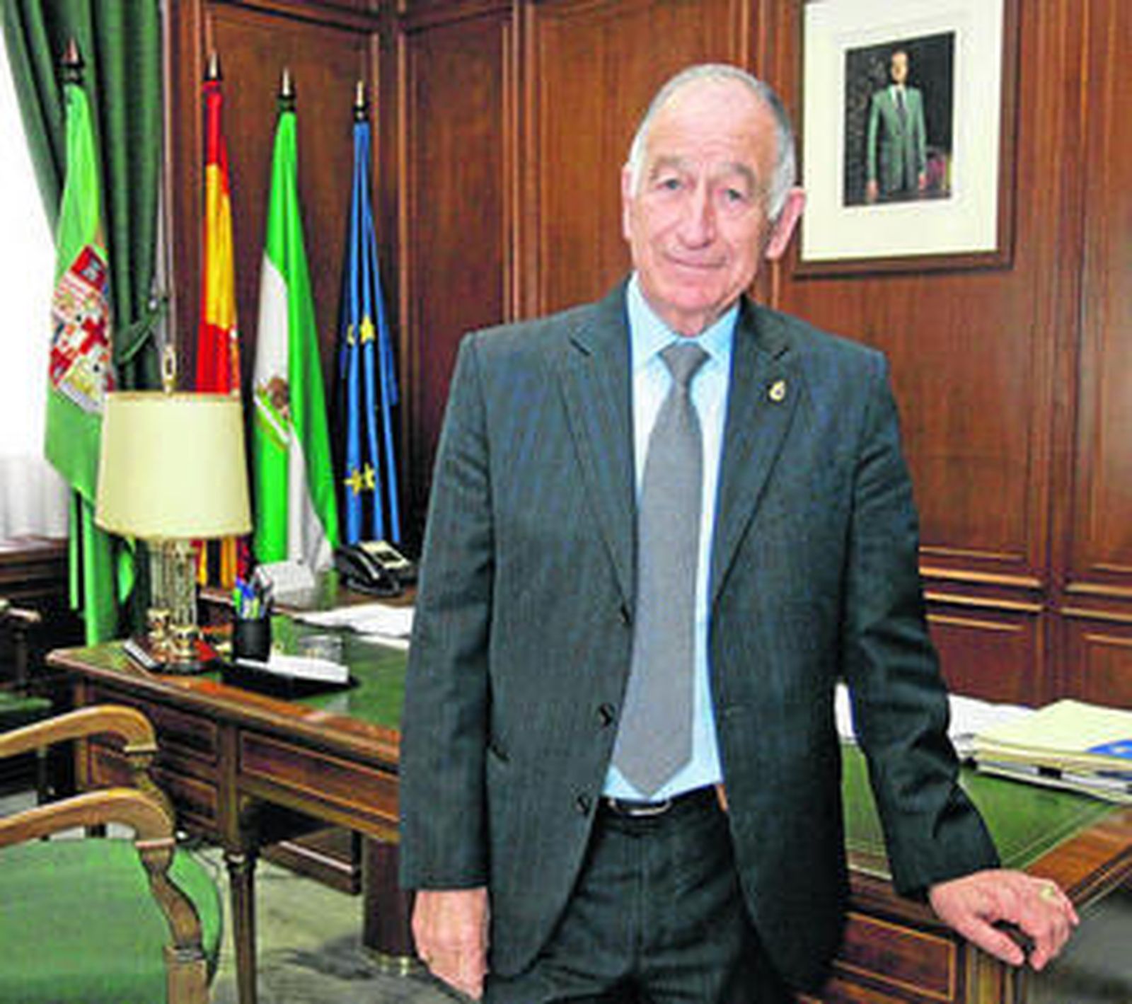 El presidente de la Institución Provincial, Gabriel Amat, estará arropando mañana a las empresas almerienses dentro del pabellón de FIBES.