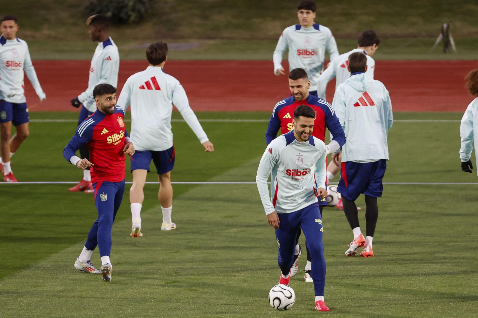 El primer día de Dean Huijsen con los campeones de Europa