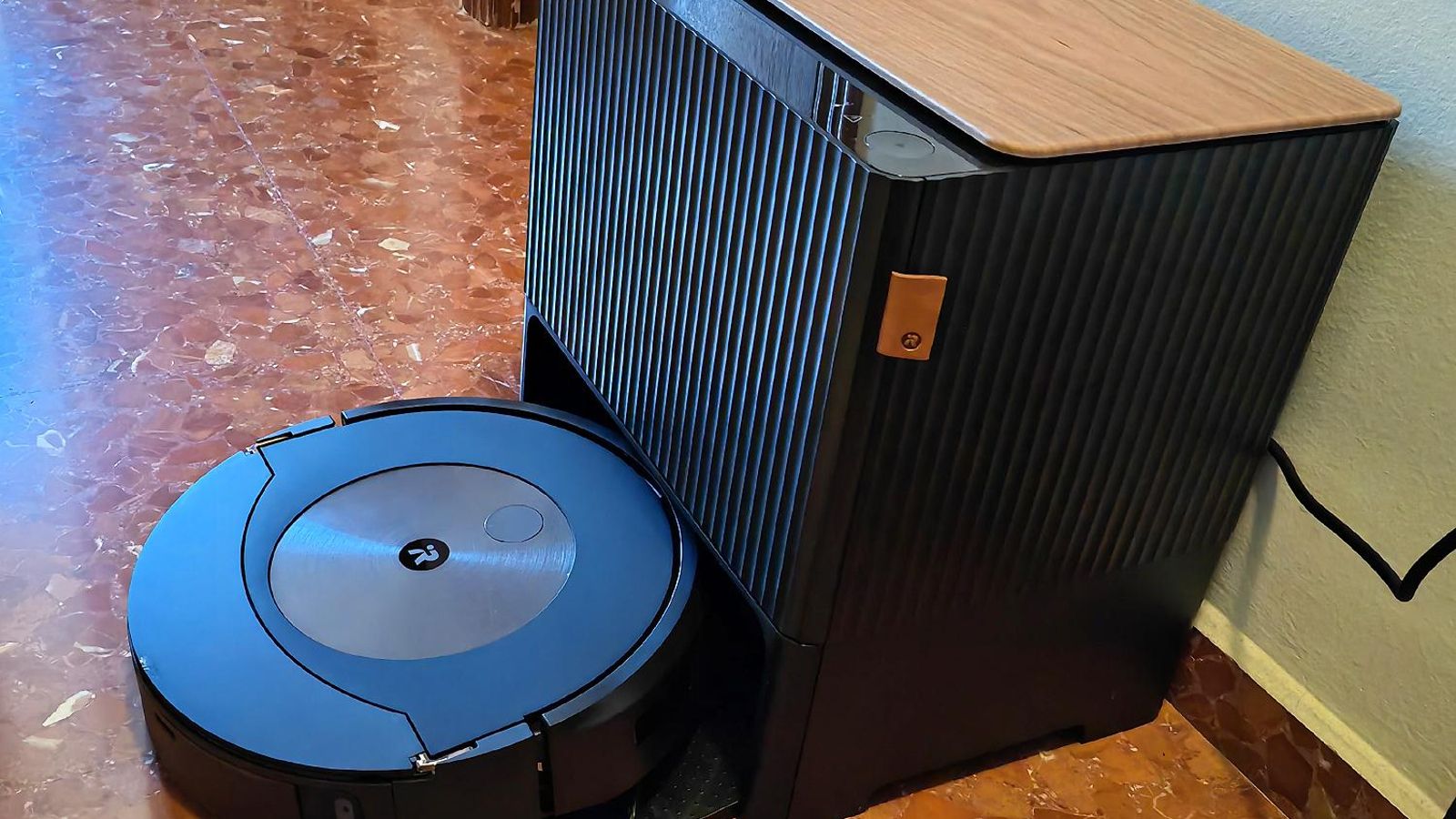 Robot aspirador y friegasuelos Roomba Combo j9+