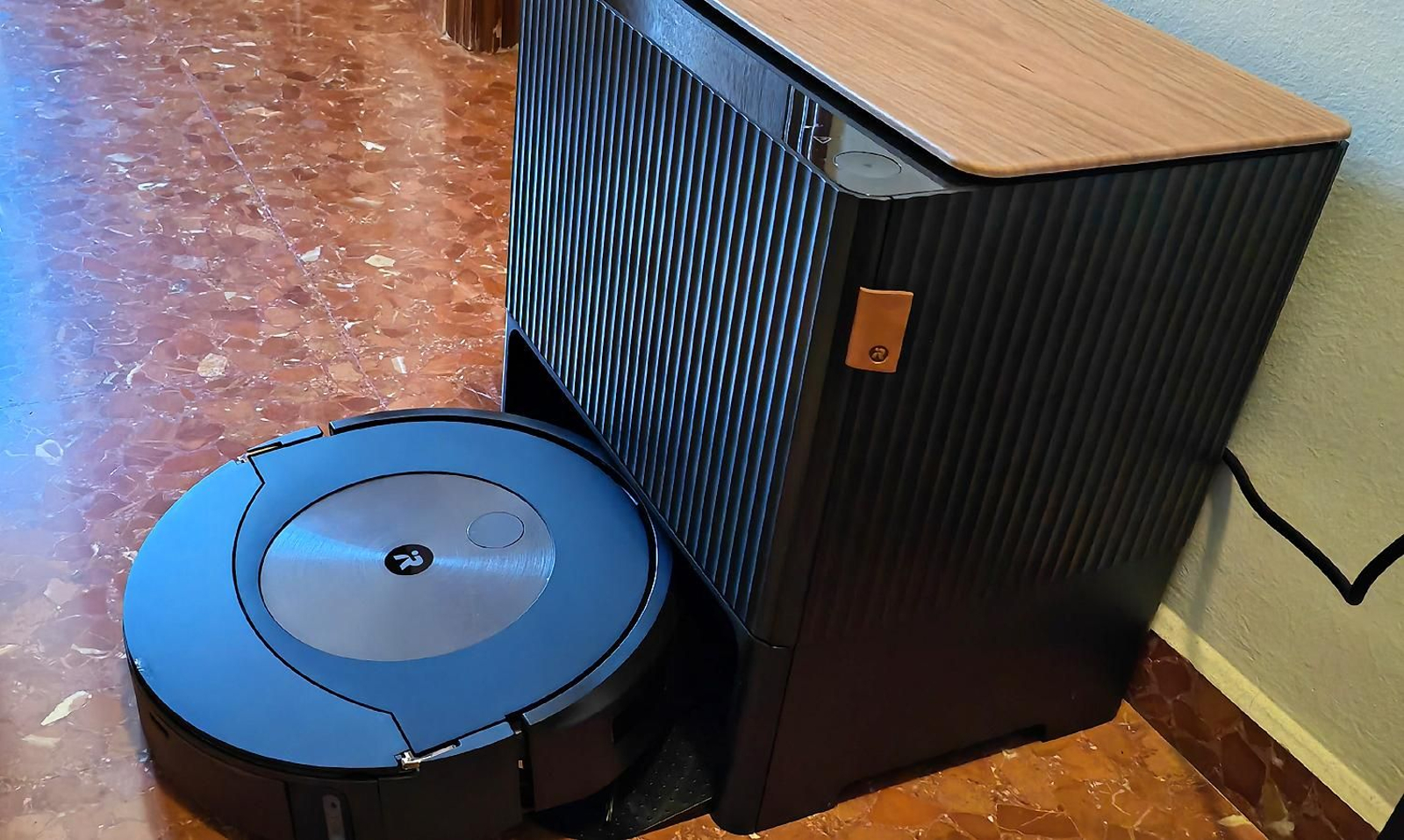 Robot aspirador y friegasuelos Roomba Combo j9+