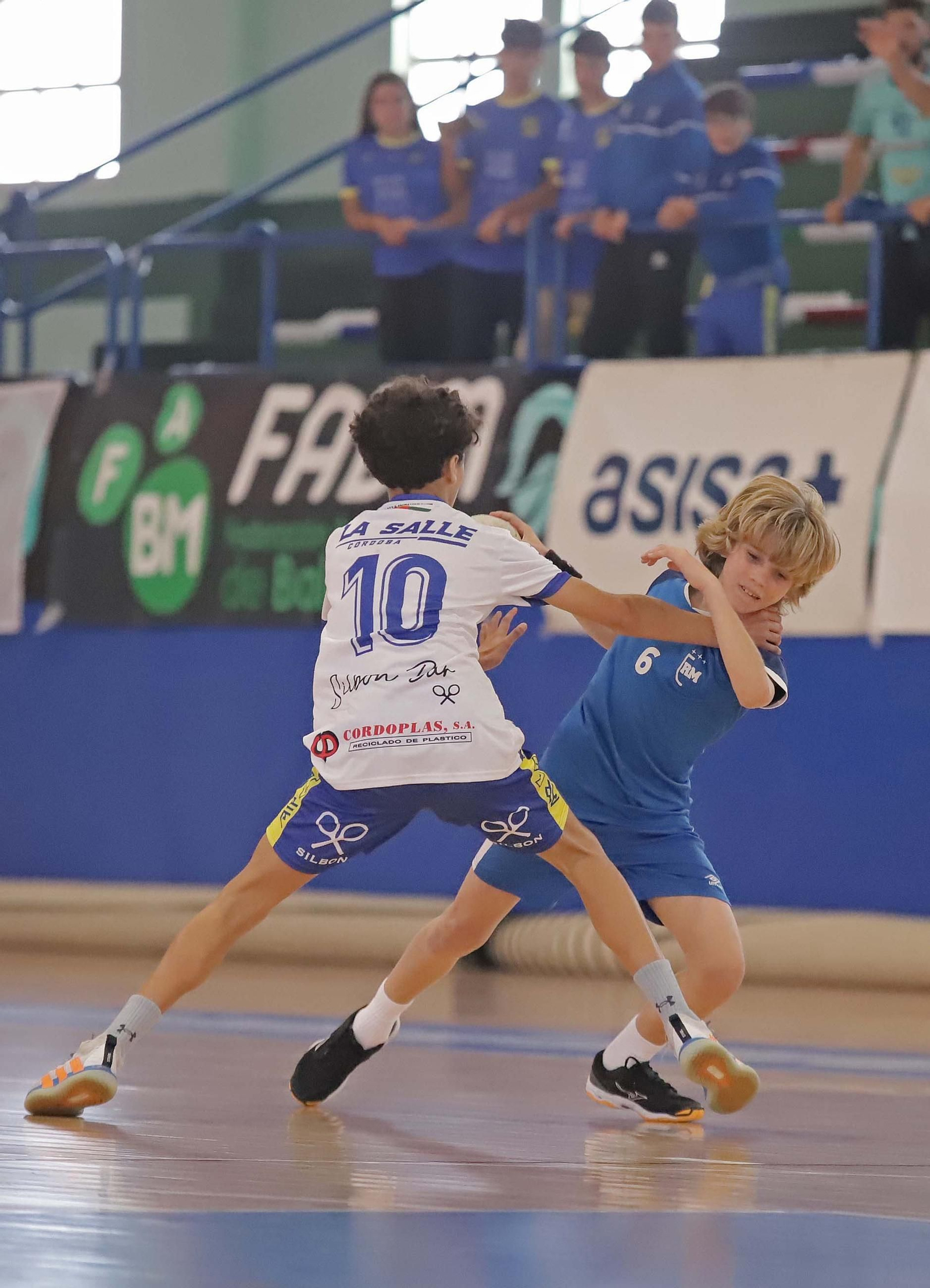 Fotos de la jornada final del Campeonato de Andalucía de balonmano de categoría infantil masculina en La Línea